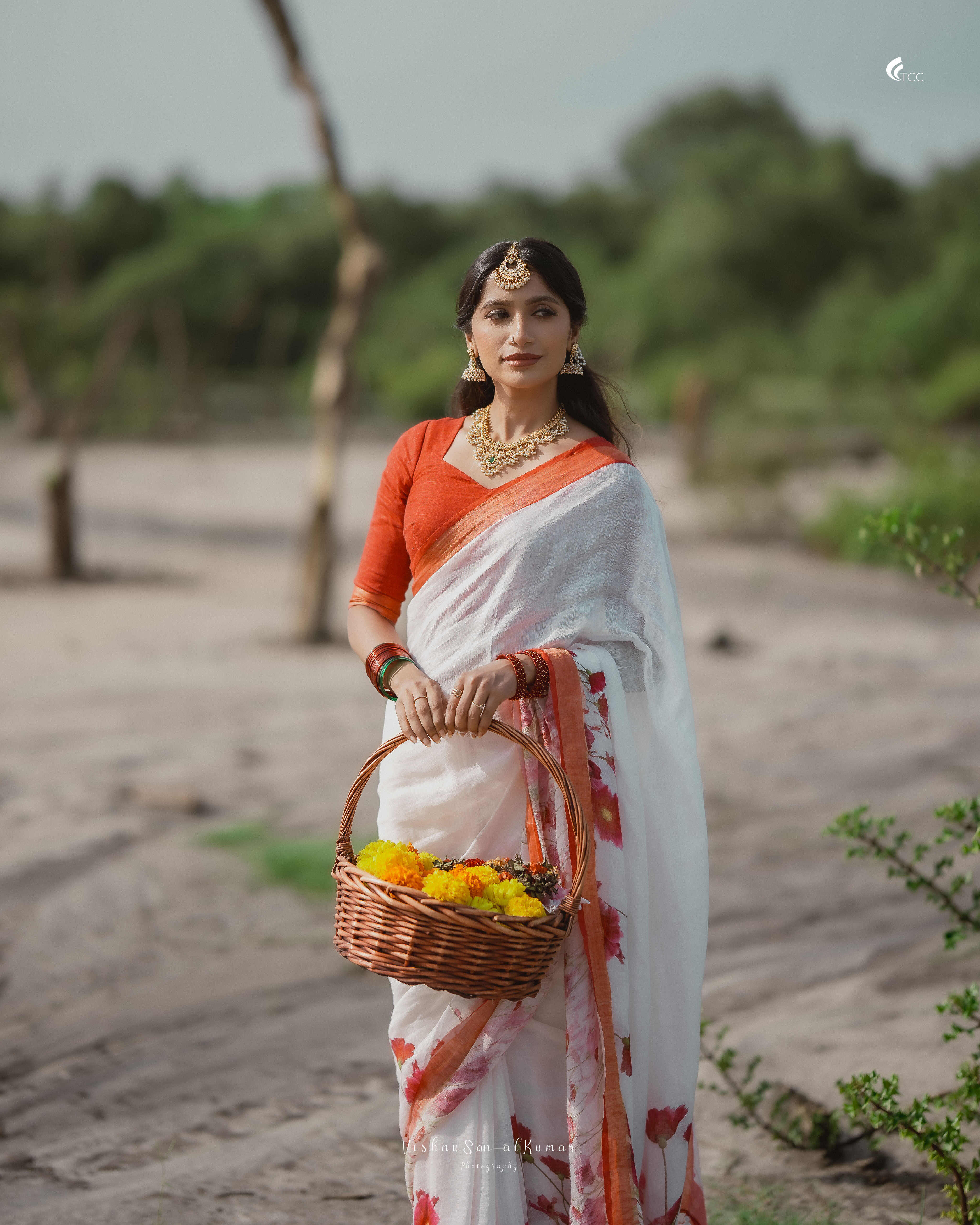 FLORAL PRINTED PURE LINEN SAREE