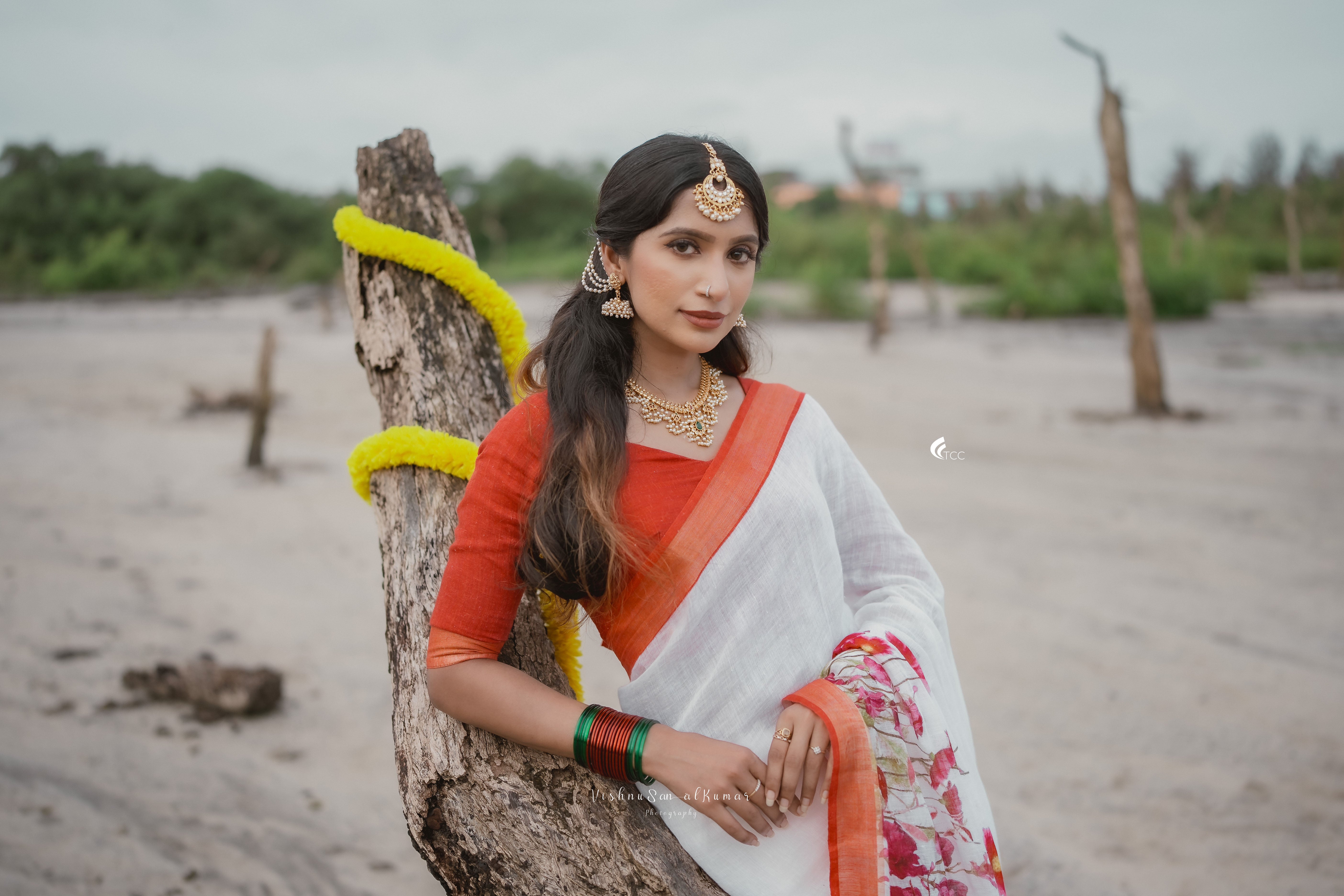 FLORAL PRINTED PURE LINEN SAREE