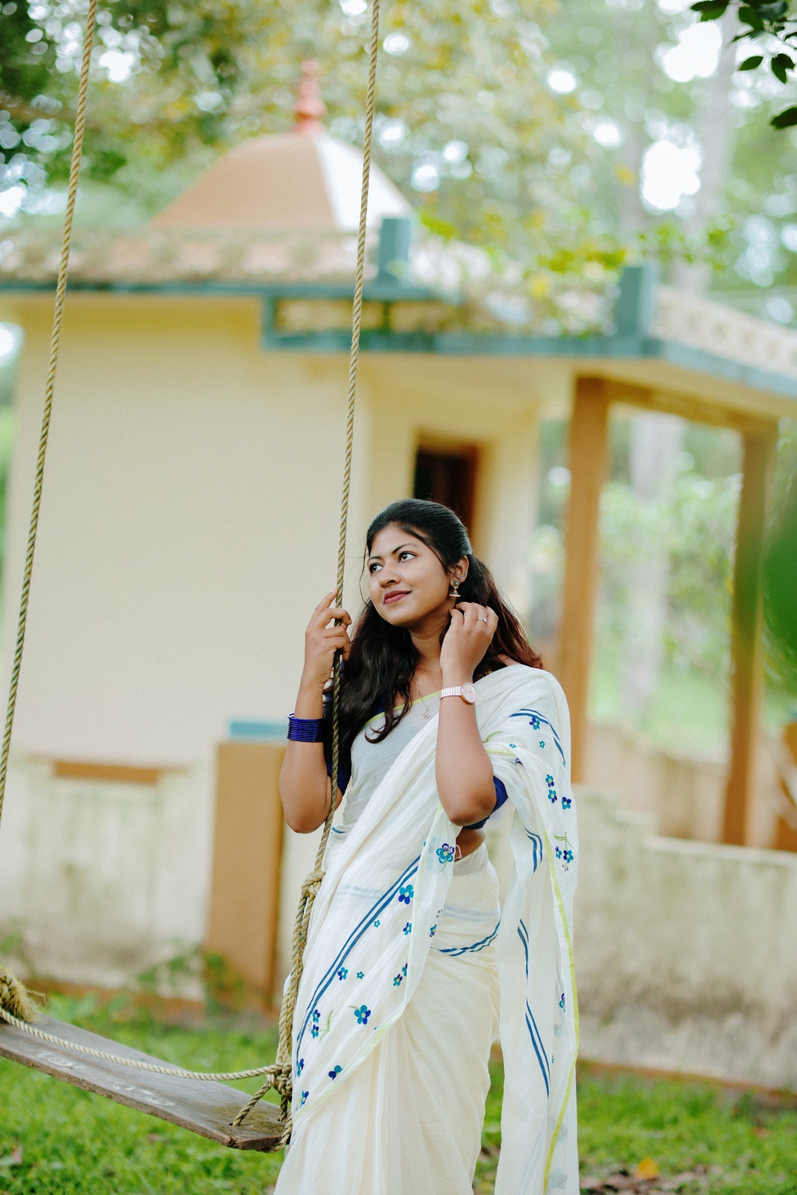MULTICOLOUR FLORAL EMBROIDERED MULMUL SAREE