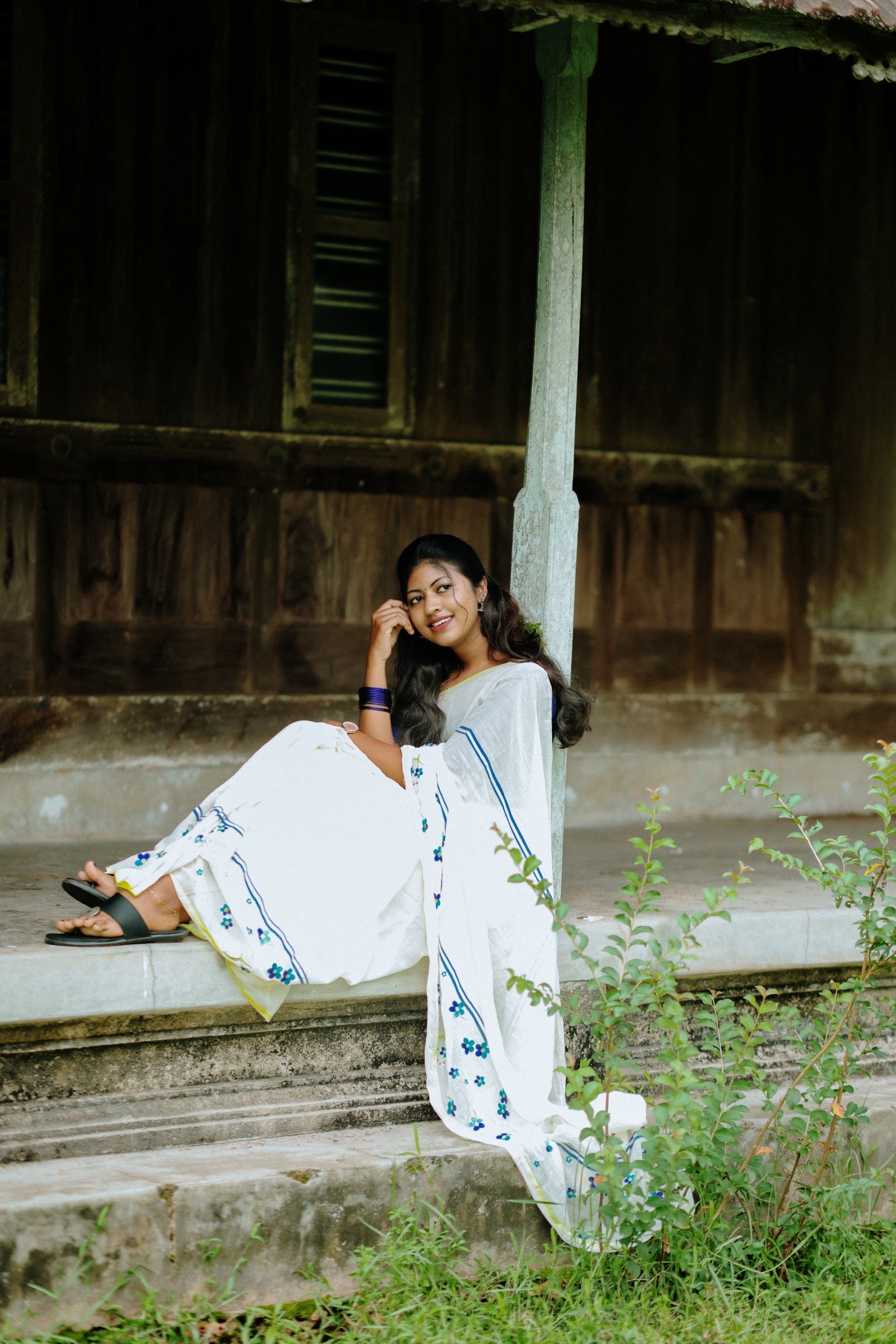MULTICOLOUR FLORAL EMBROIDERED MULMUL SAREE