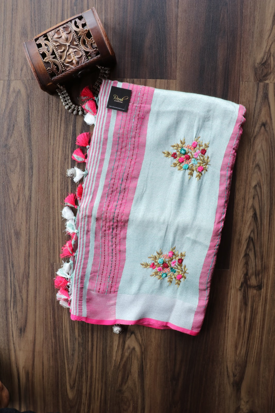 LINEN FRENCHKNOT SAREE 1