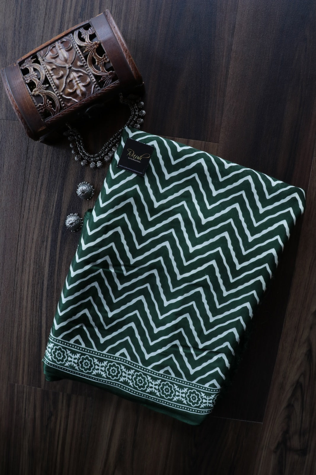 GREEN CHEVRON PATTERNED MODAL SILK