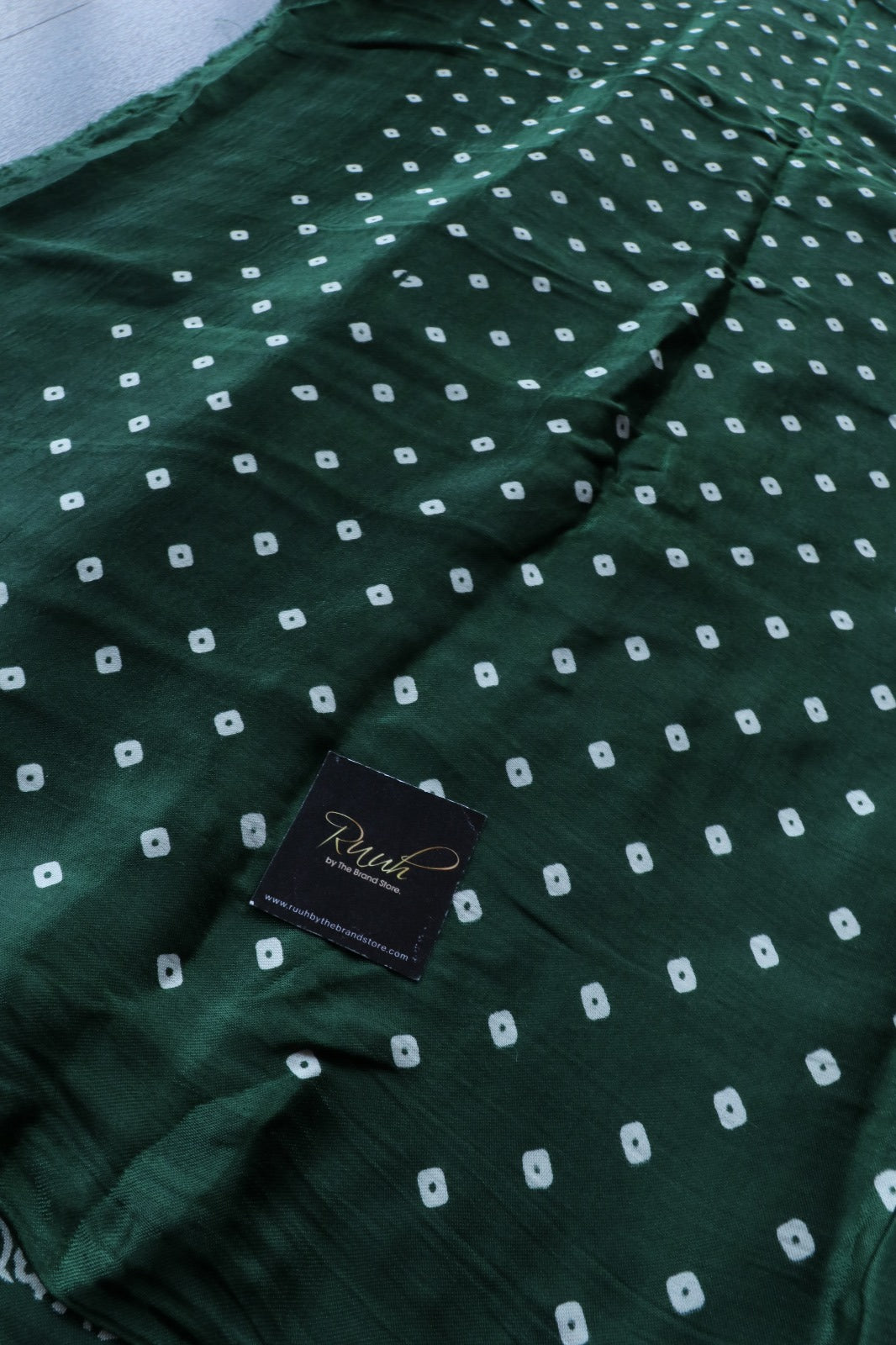 GREEN CHEVRON PATTERNED MODAL SILK