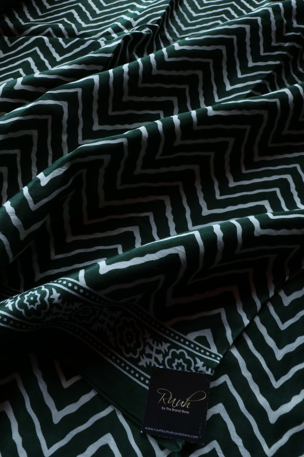 GREEN CHEVRON PATTERNED MODAL SILK