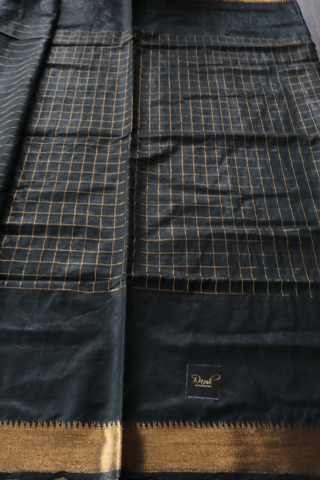 BLACK SEMI SILK CHECKS