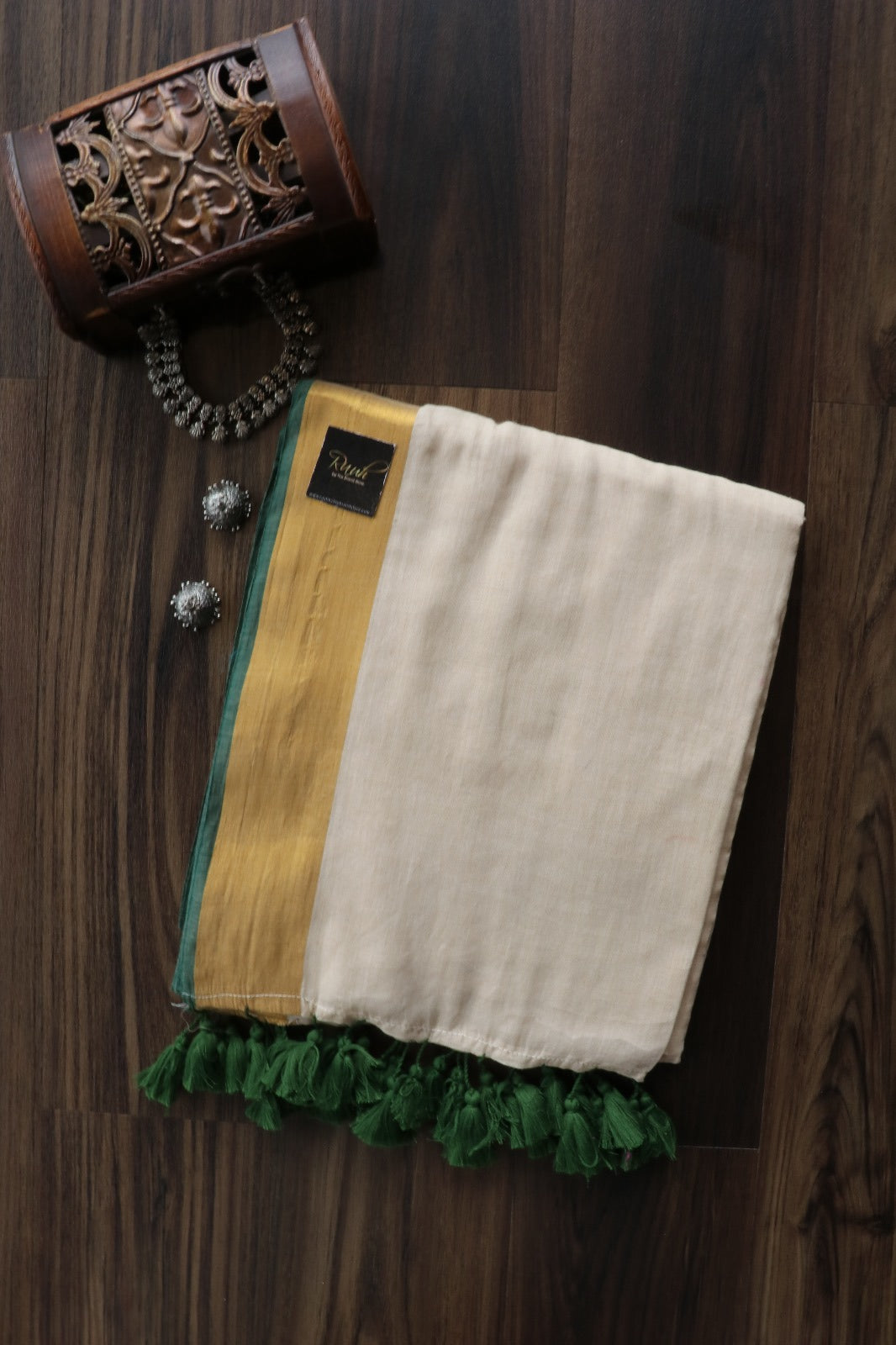 BEIGE MULMUL SAREE WITH GREEN EDGING