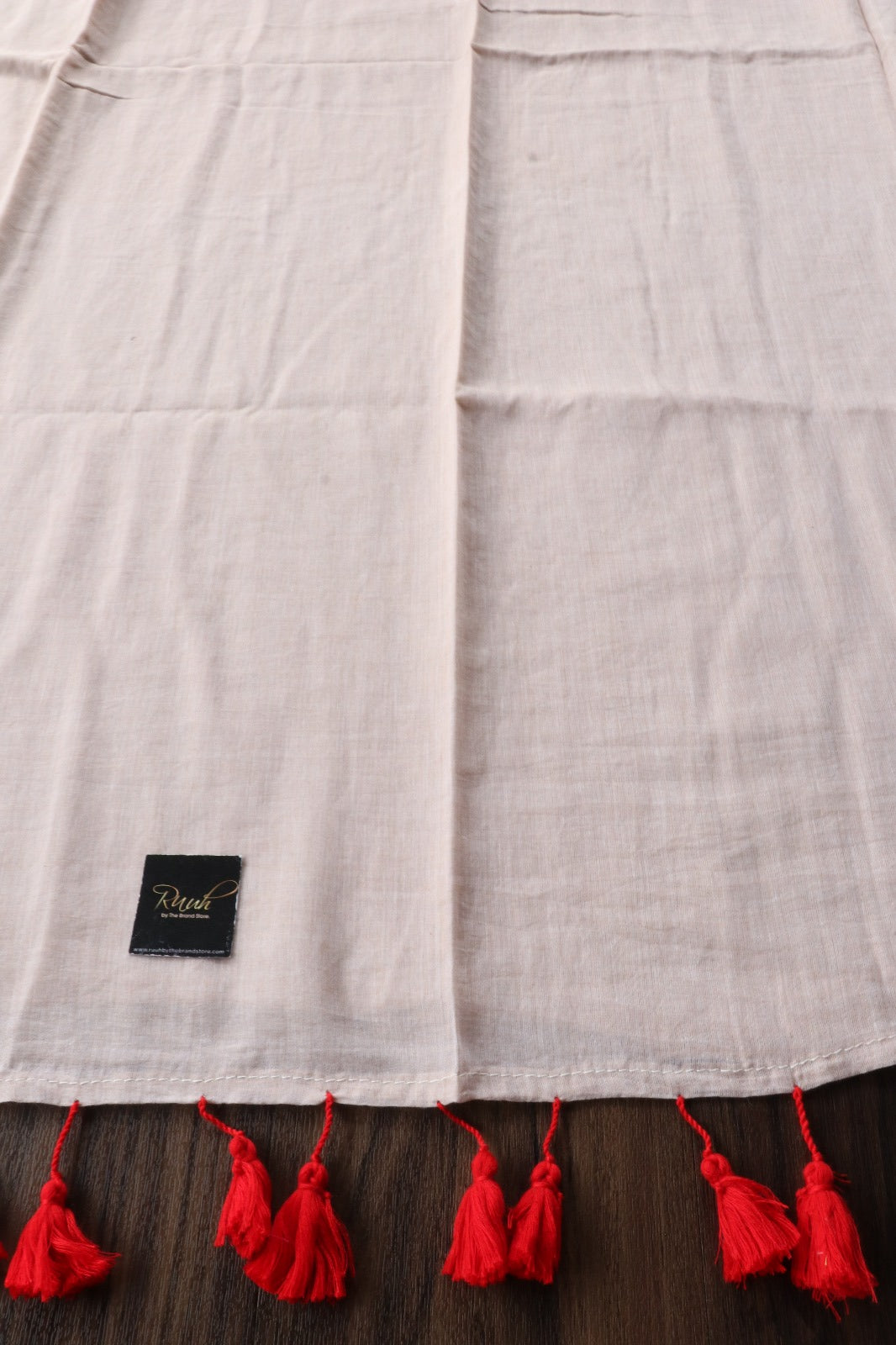 BEIGE MULMUL SAREE WITH TRI COLOUR EDGING