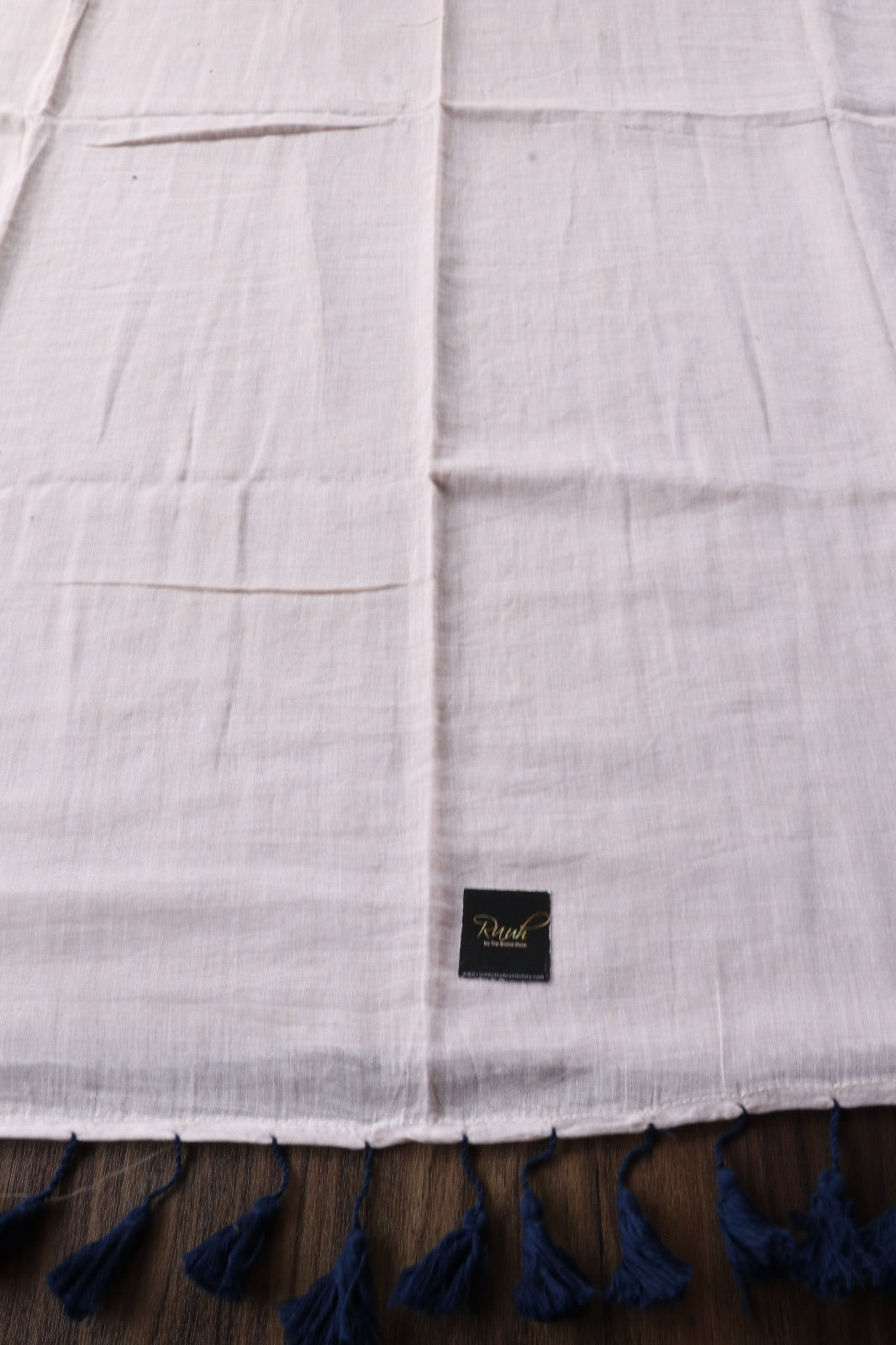 BEIGE MULMUL SAREE WITH BLUE EDGING