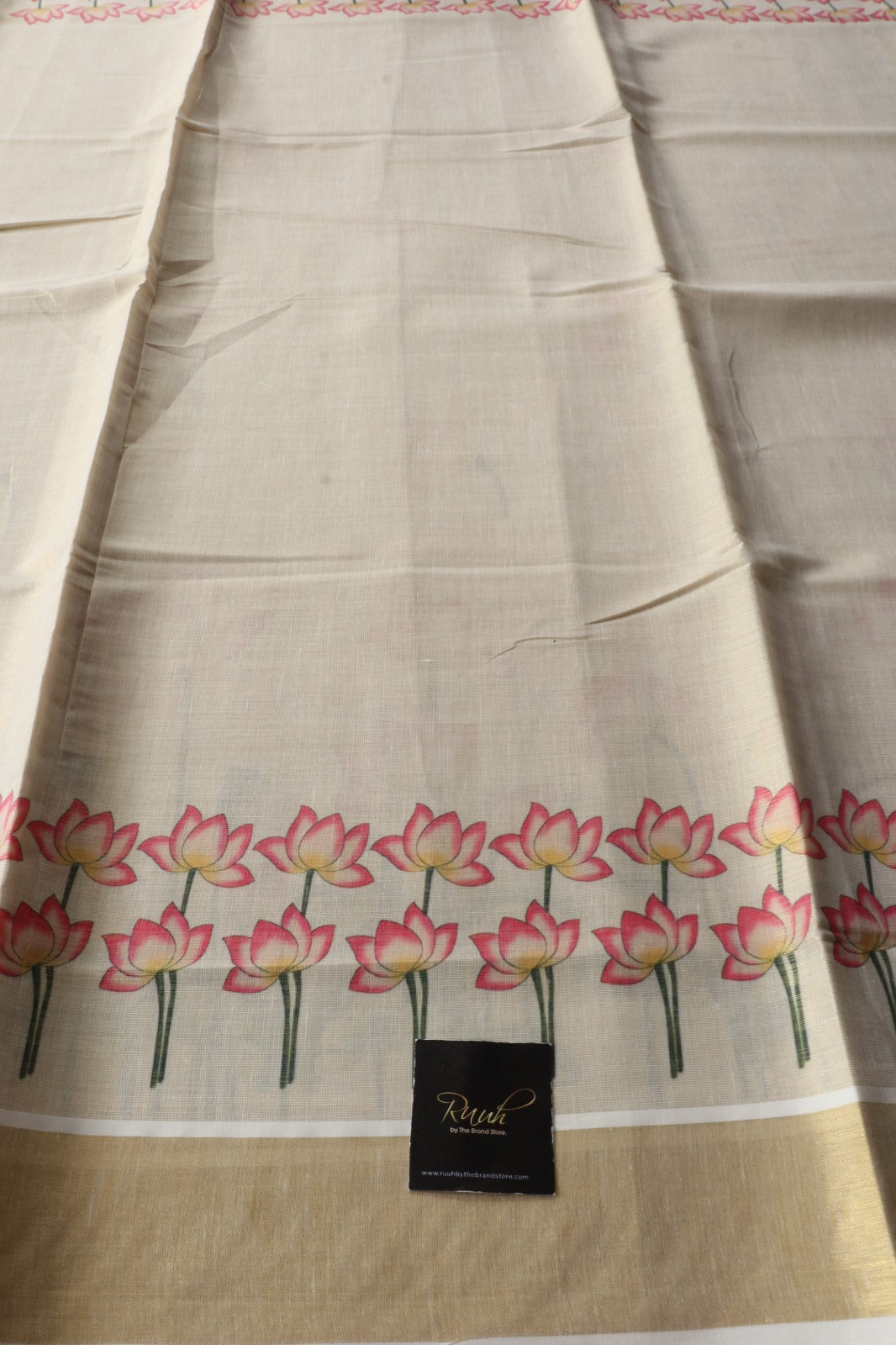 LOTUS PRINTED KERALA TISSUE SAREE