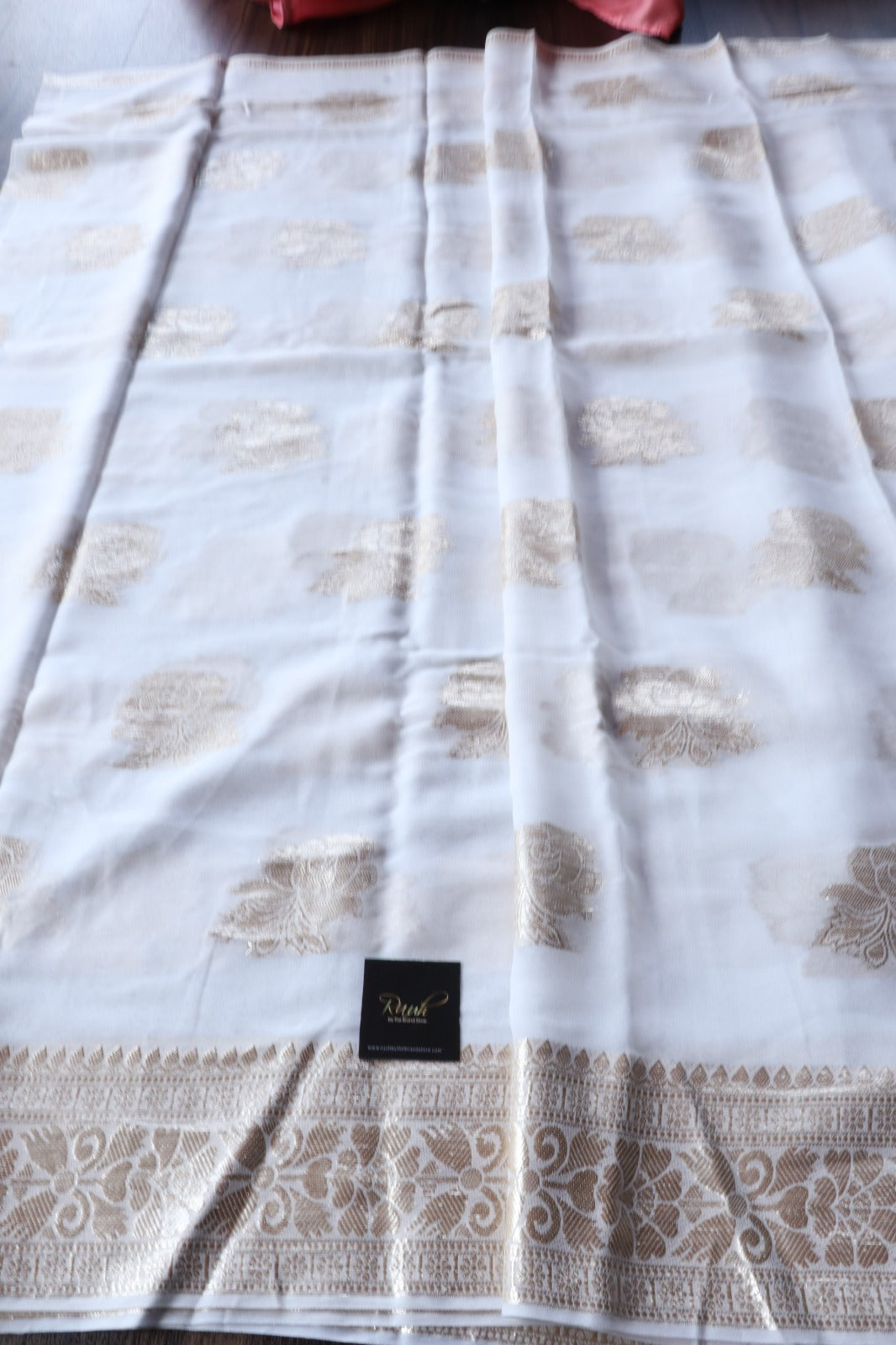 DULL WHITE VISCOSE GEORGETTE FLORAL