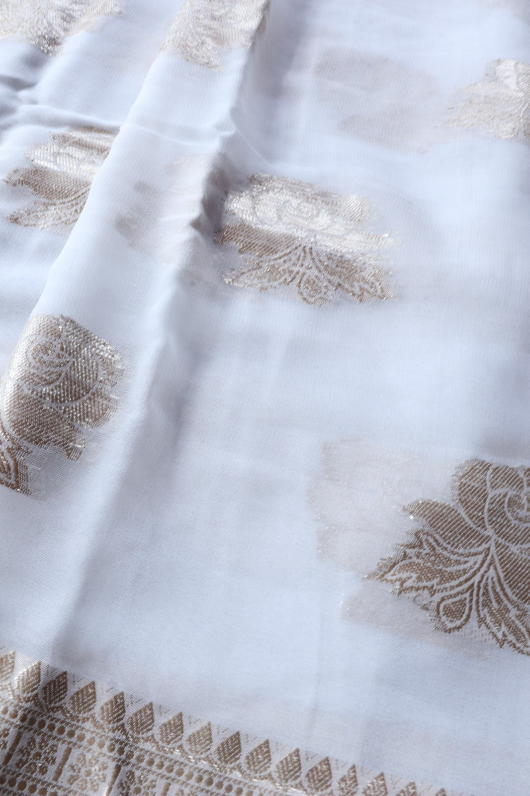 DULL WHITE VISCOSE GEORGETTE FLORAL