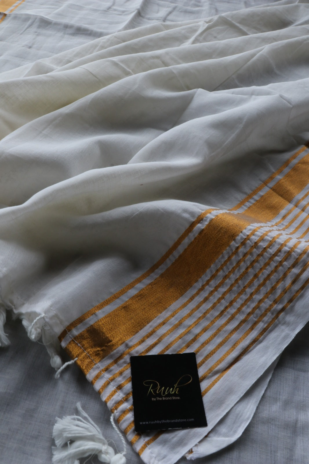 OFF WHITE MULMUL COTTON SAREE WITH ZARI STRIPE BORDER