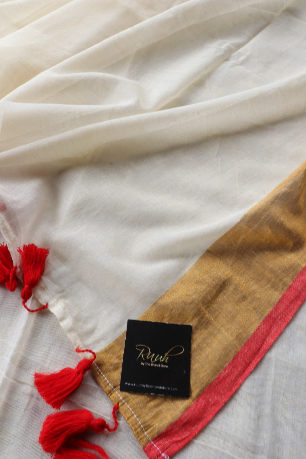 OFF WHITE MULMUL SAREE WITH RED EDGING