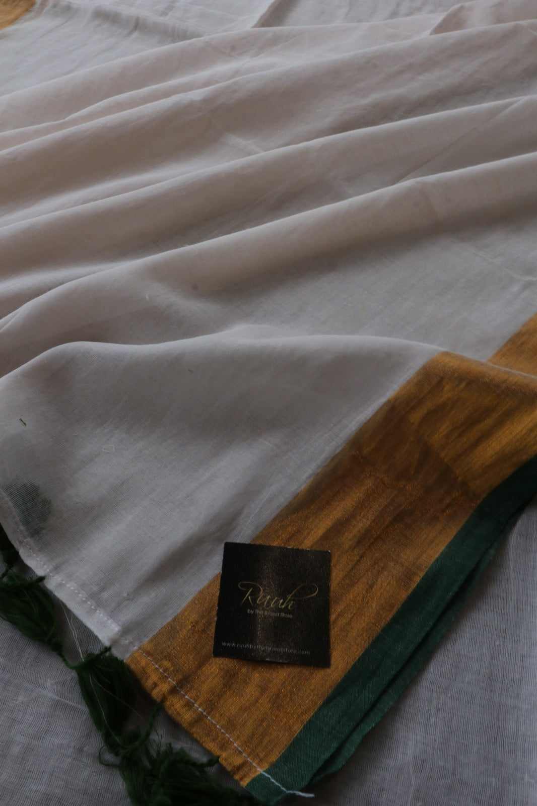 BEIGE MULMUL SAREE WITH GREEN EDGING