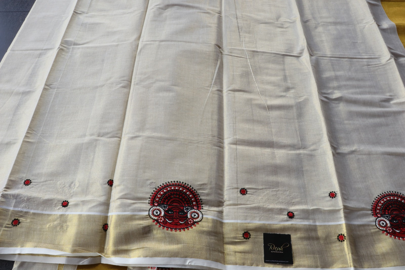 THEYYAM EMBROIDERY TISSUE SET MUND