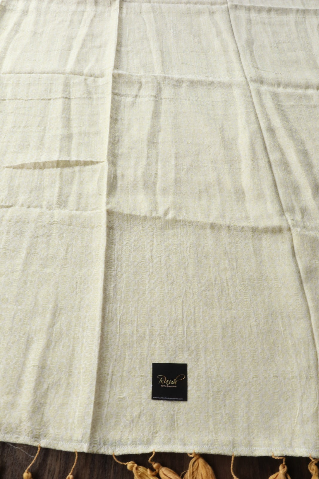 MULMUL SAREE WITH WOVEN PATTERN