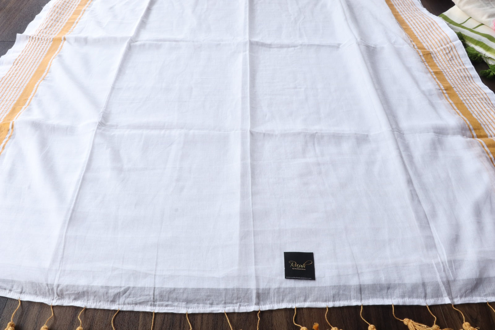 OFF WHITE MULMUL COTTON SAREE WITH ZARI STRIPE BORDER