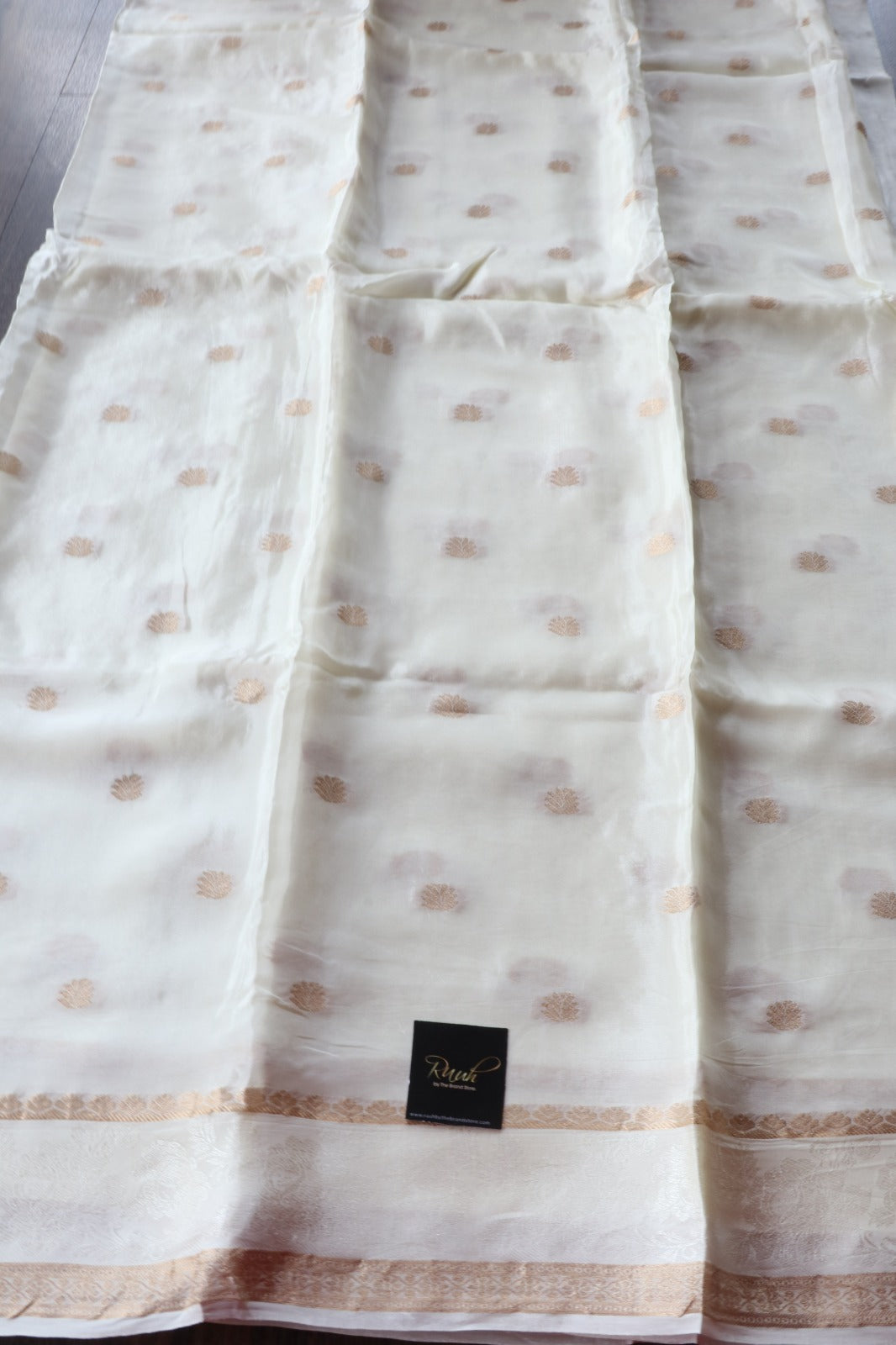 VISCOSE SEMI SILK IN OFF WHITE
