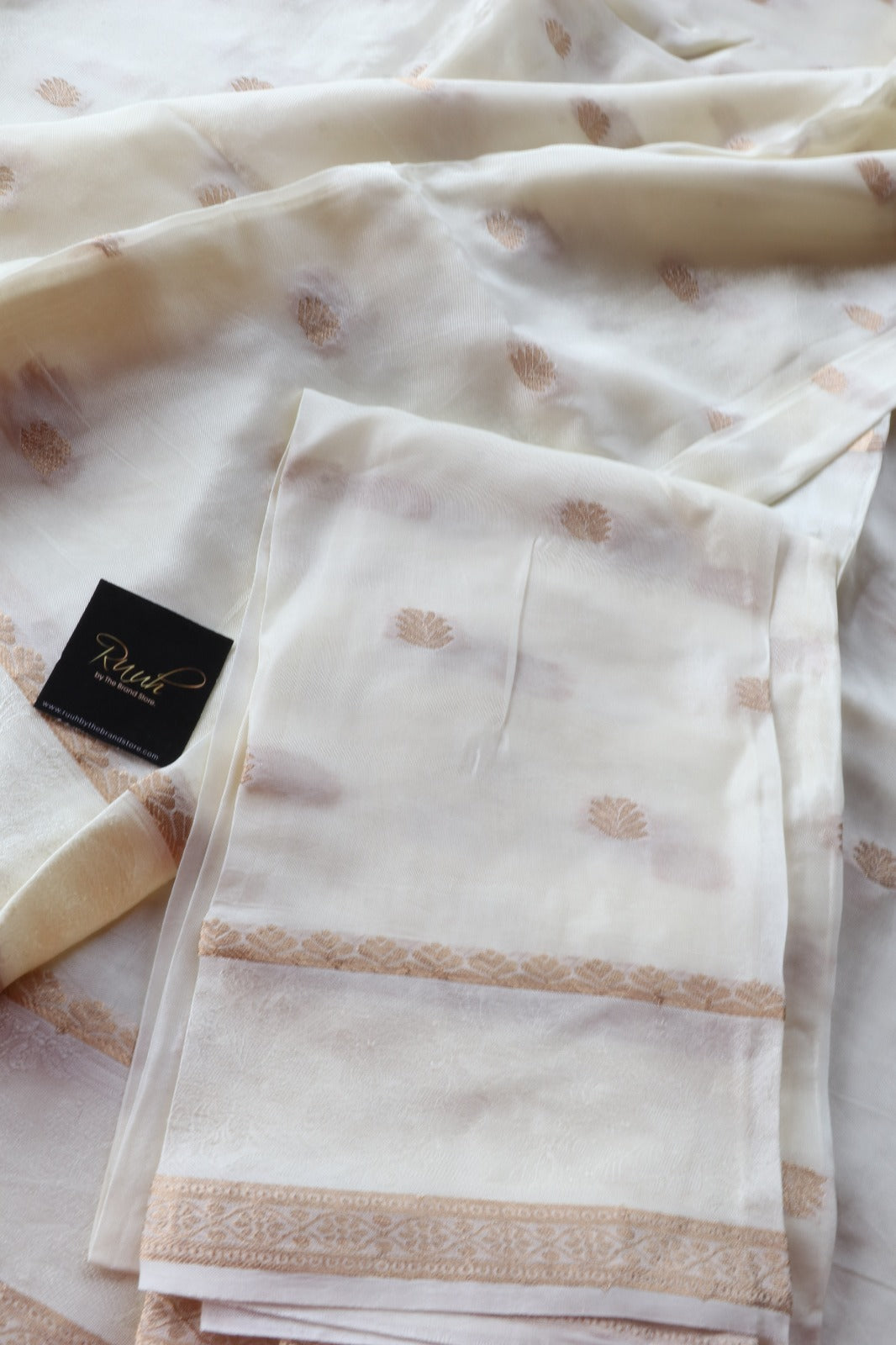 VISCOSE SEMI SILK IN OFF WHITE