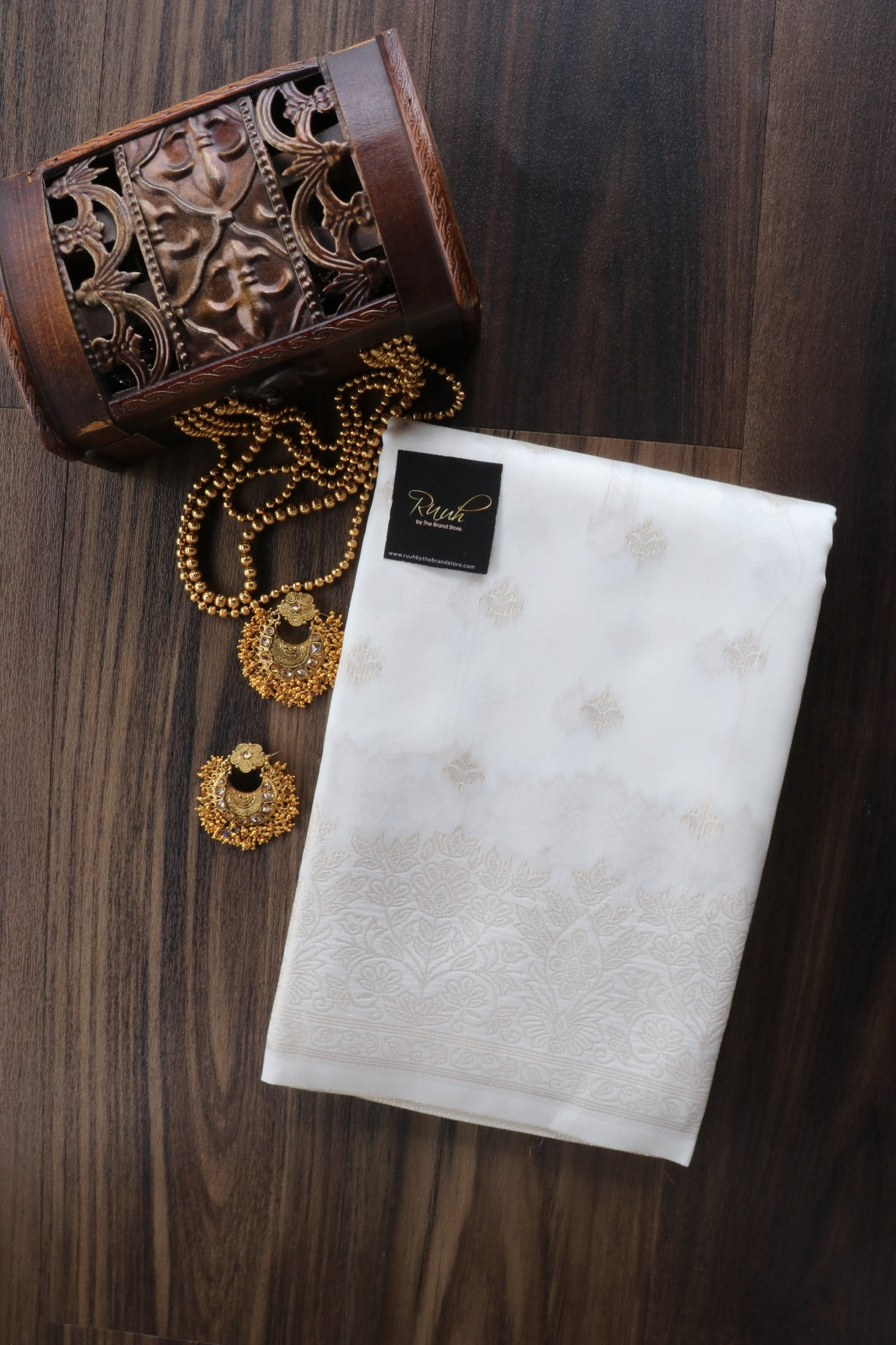 WHITE SAREE WITH SILVER WEAVE