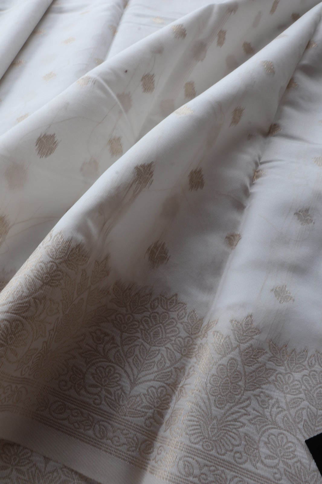 WHITE SAREE WITH SILVER WEAVE