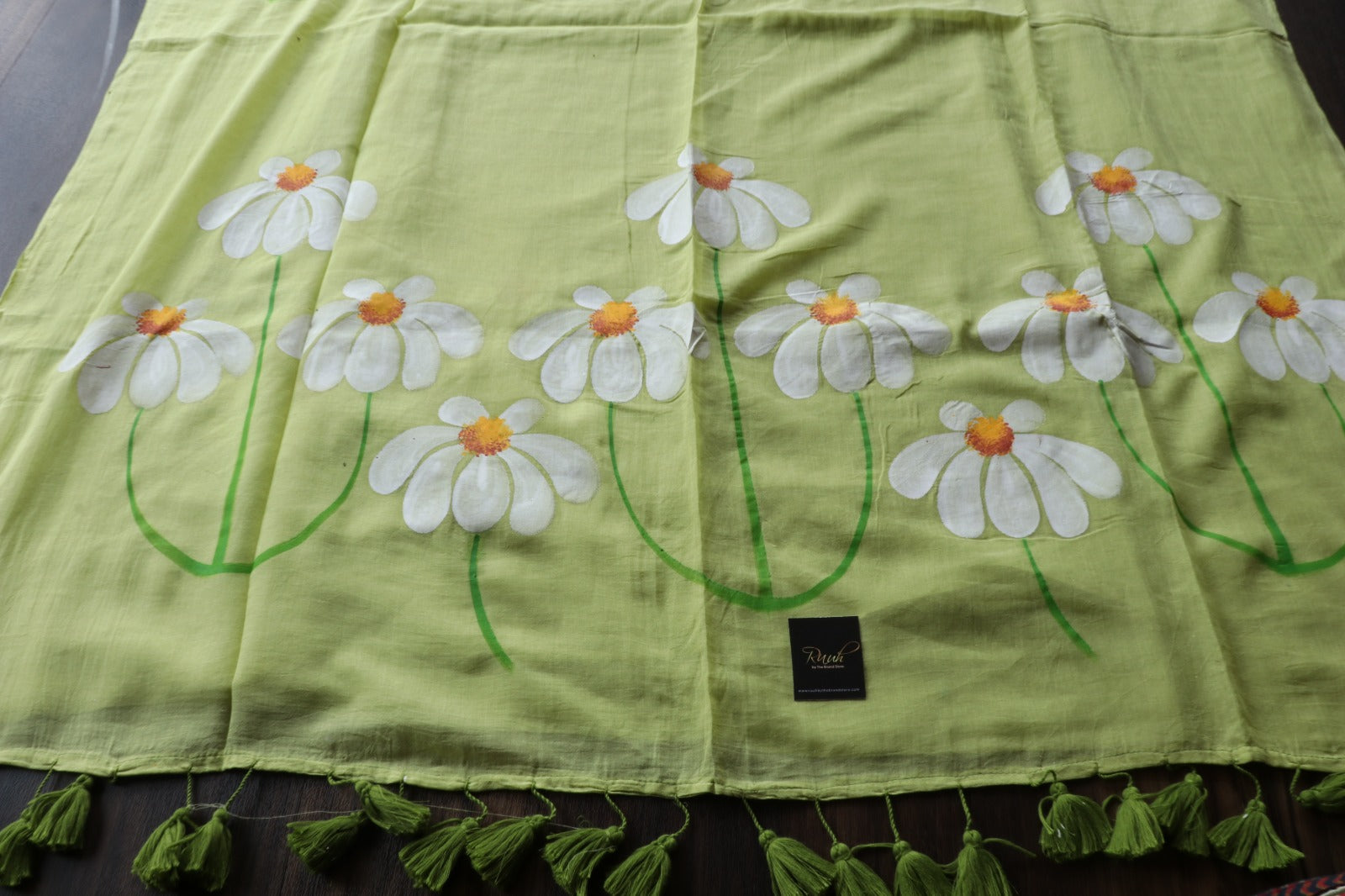 LIGHT GREEN MULMUL HANDPAINTED DAISY SAREE