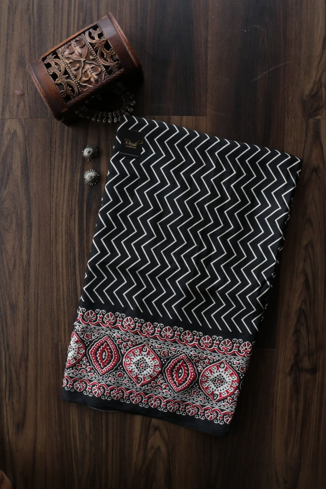 BLACK SEMI MODAL IN ZIGZAG PATTERN