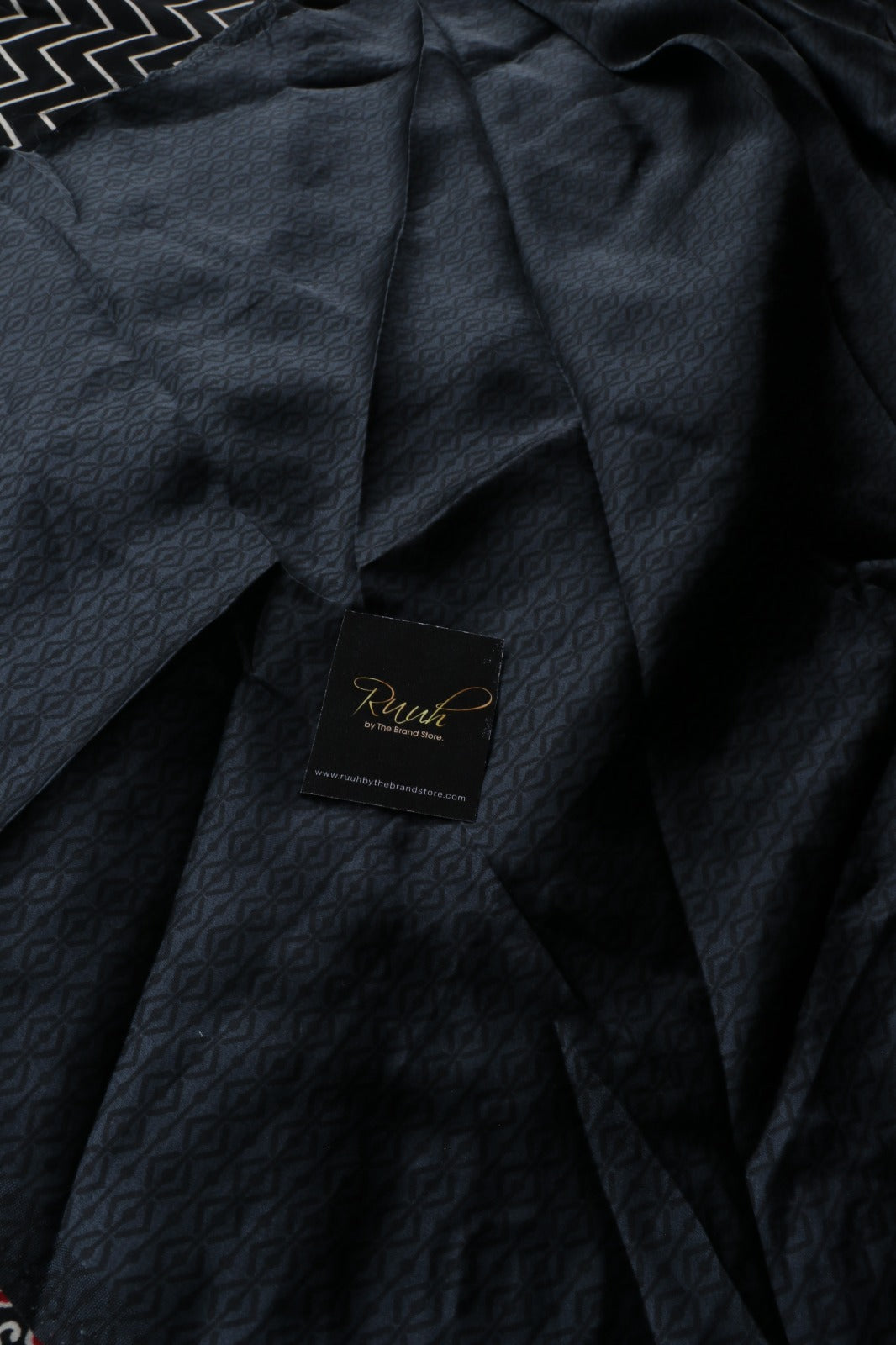 BLACK SEMI MODAL IN ZIGZAG PATTERN