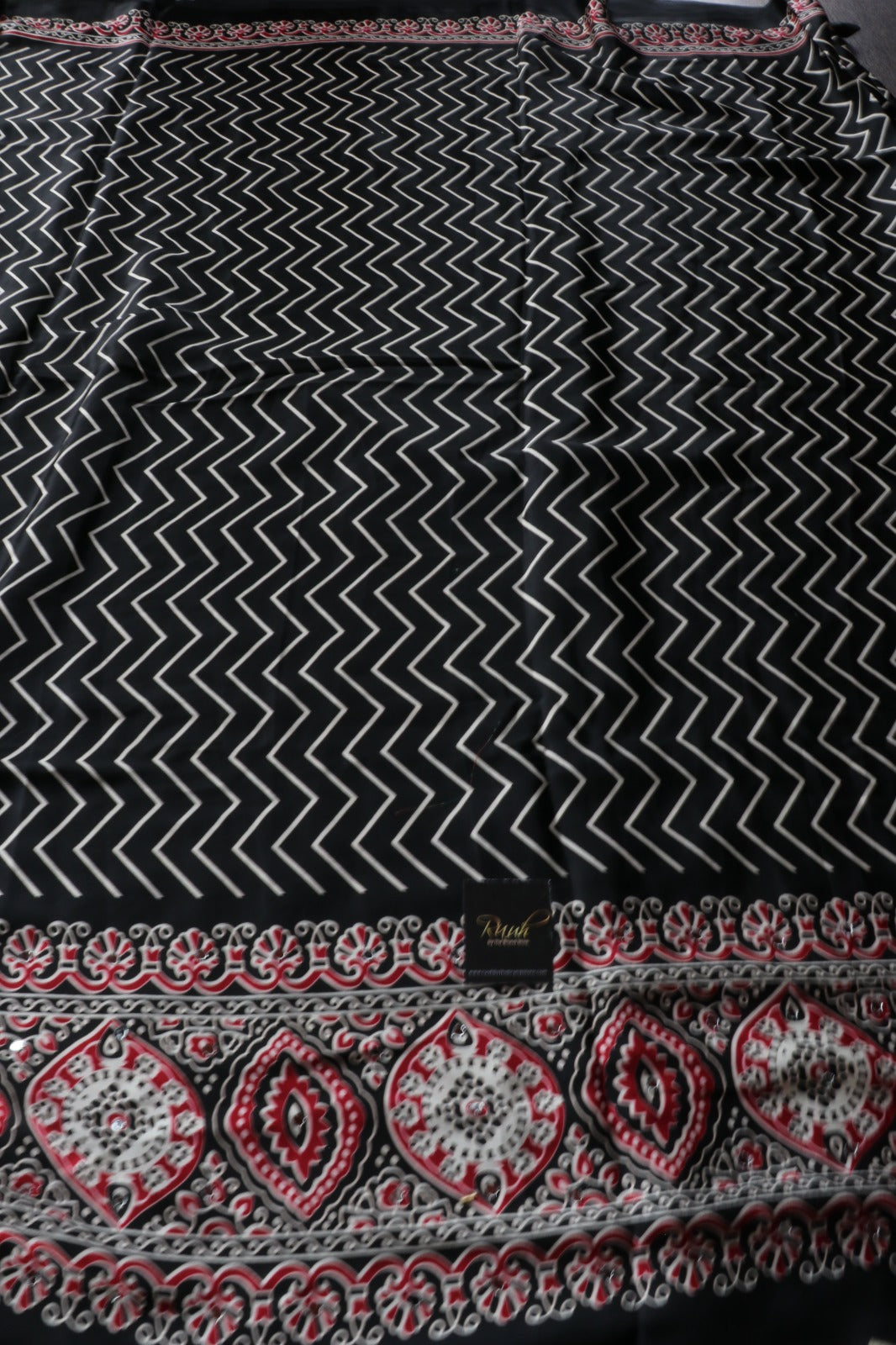 BLACK SEMI MODAL IN ZIGZAG PATTERN
