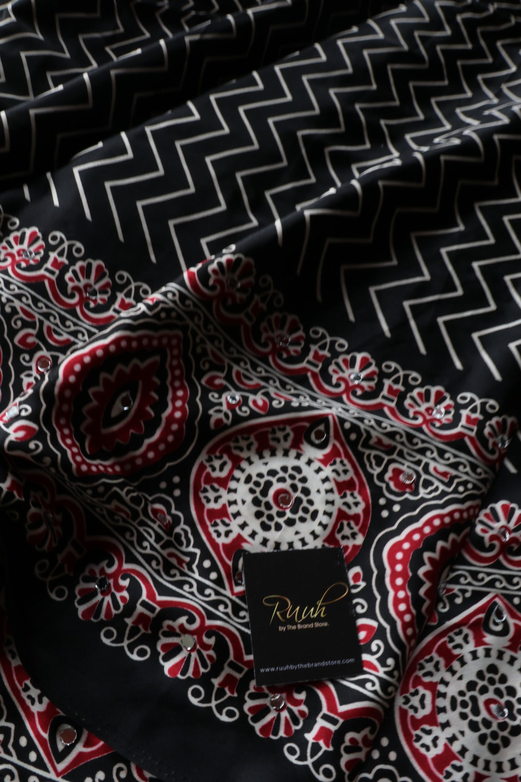 BLACK SEMI MODAL IN ZIGZAG PATTERN