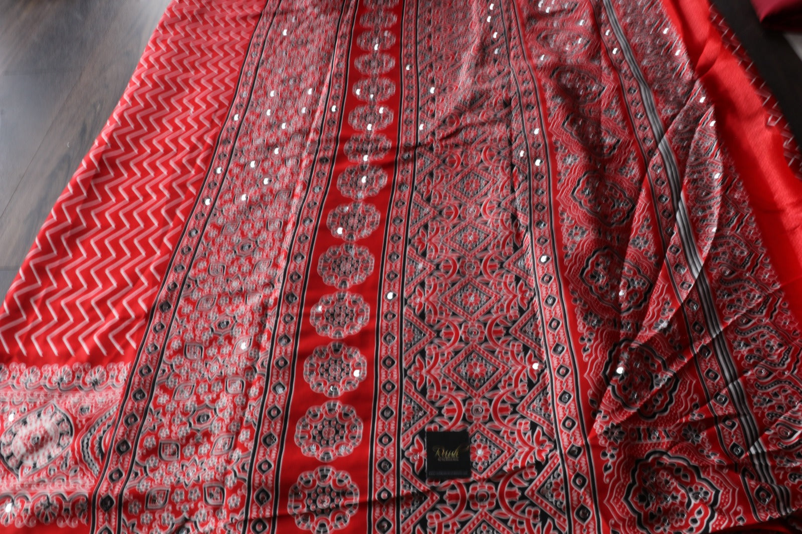 RED SEMI MODAL IN ZIG ZAG DESIGN