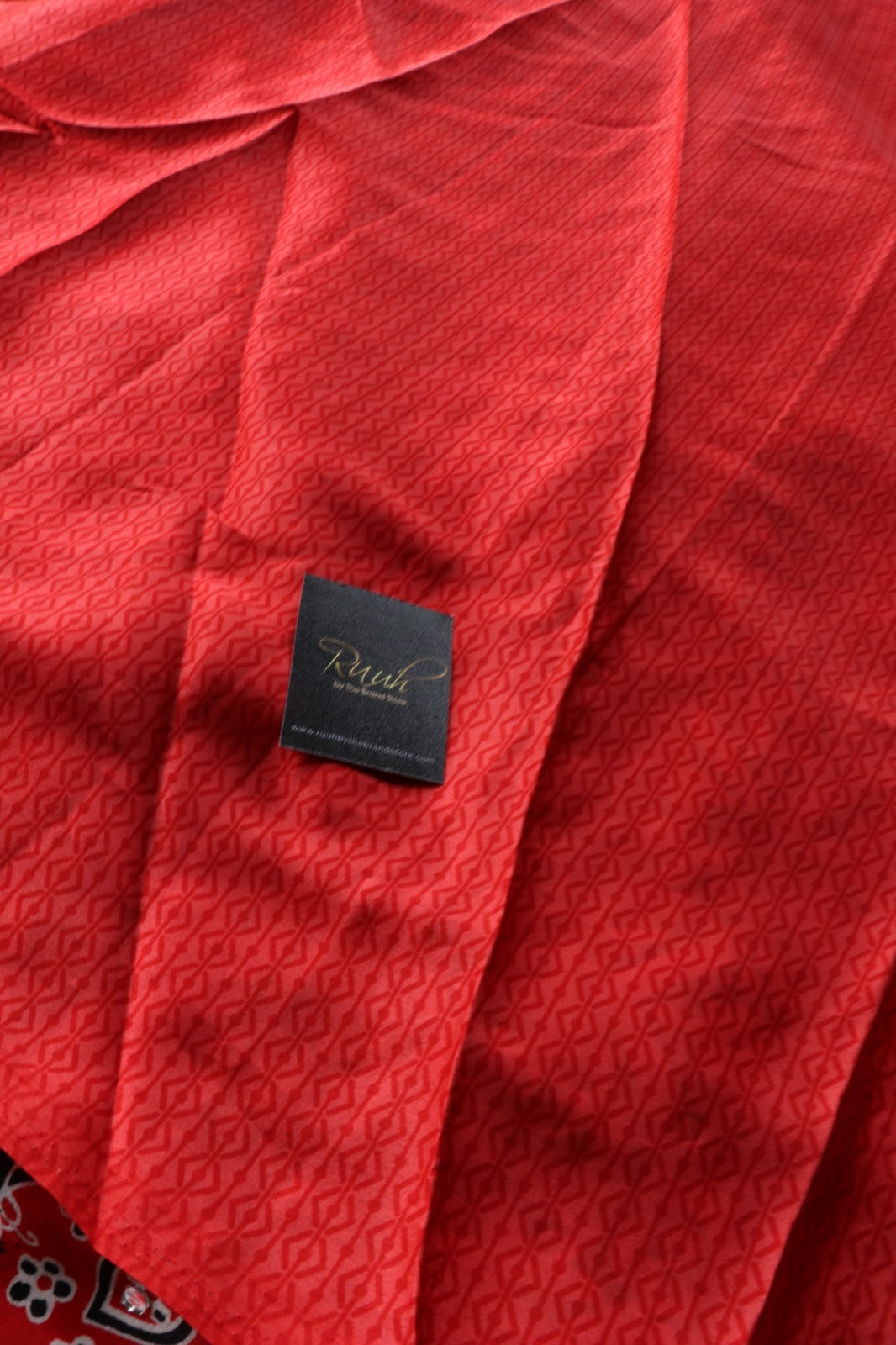 RED SEMI MODAL IN ZIG ZAG DESIGN