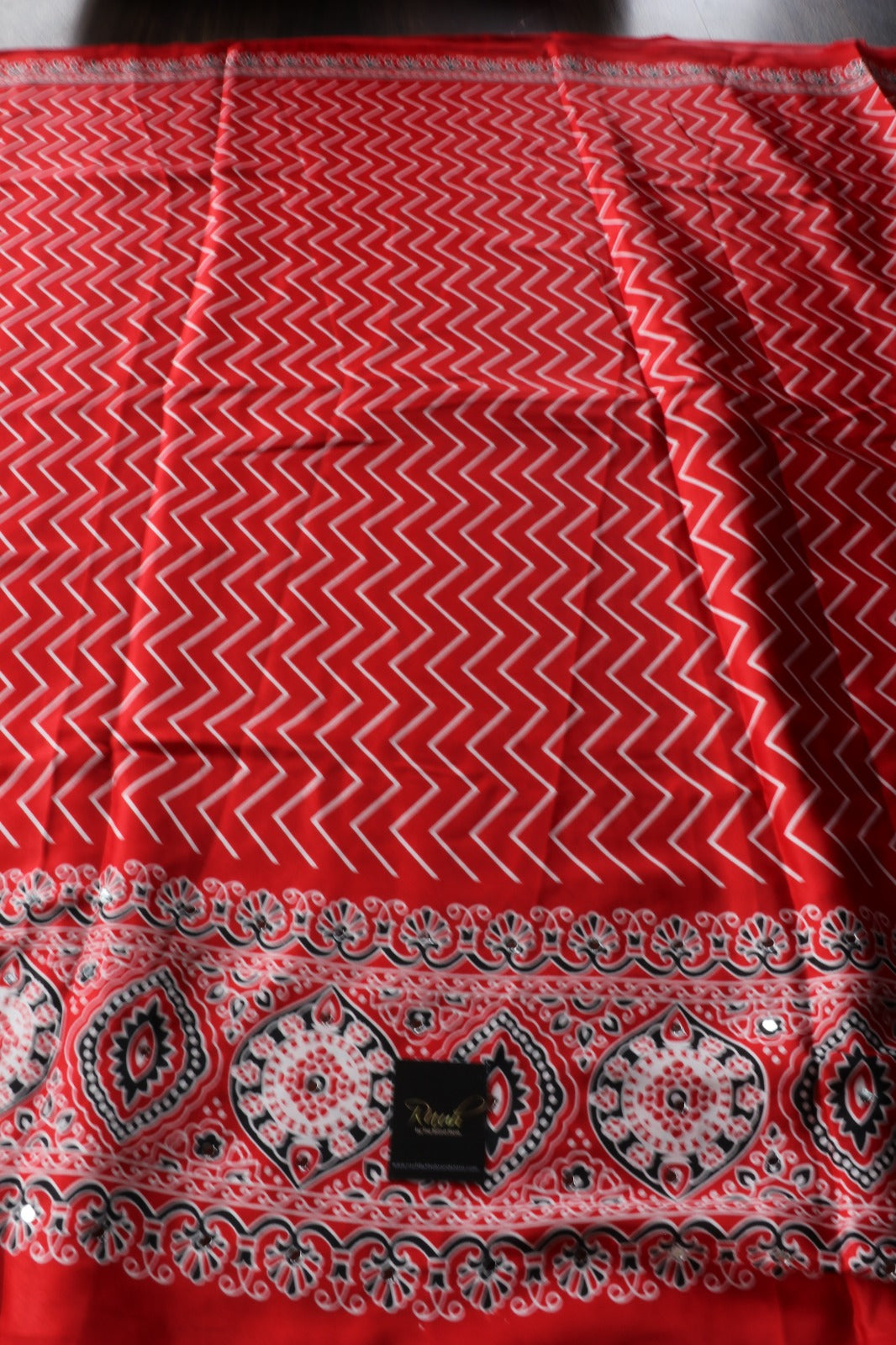 RED SEMI MODAL IN ZIG ZAG DESIGN