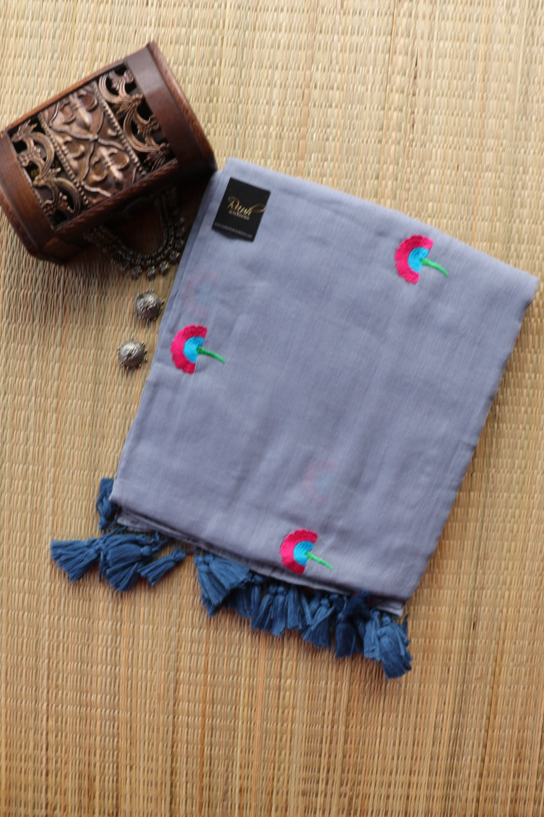 GREY MULMUL FLORAL EMBROIDERY SAREE