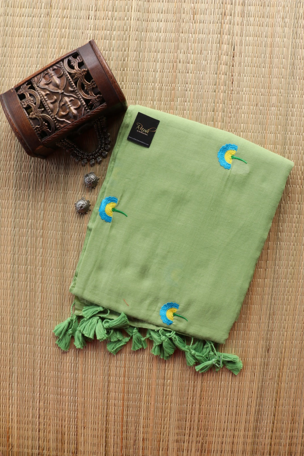 PASTEL GREEN MULMUL FLORAL EMBROIDERY SAREE