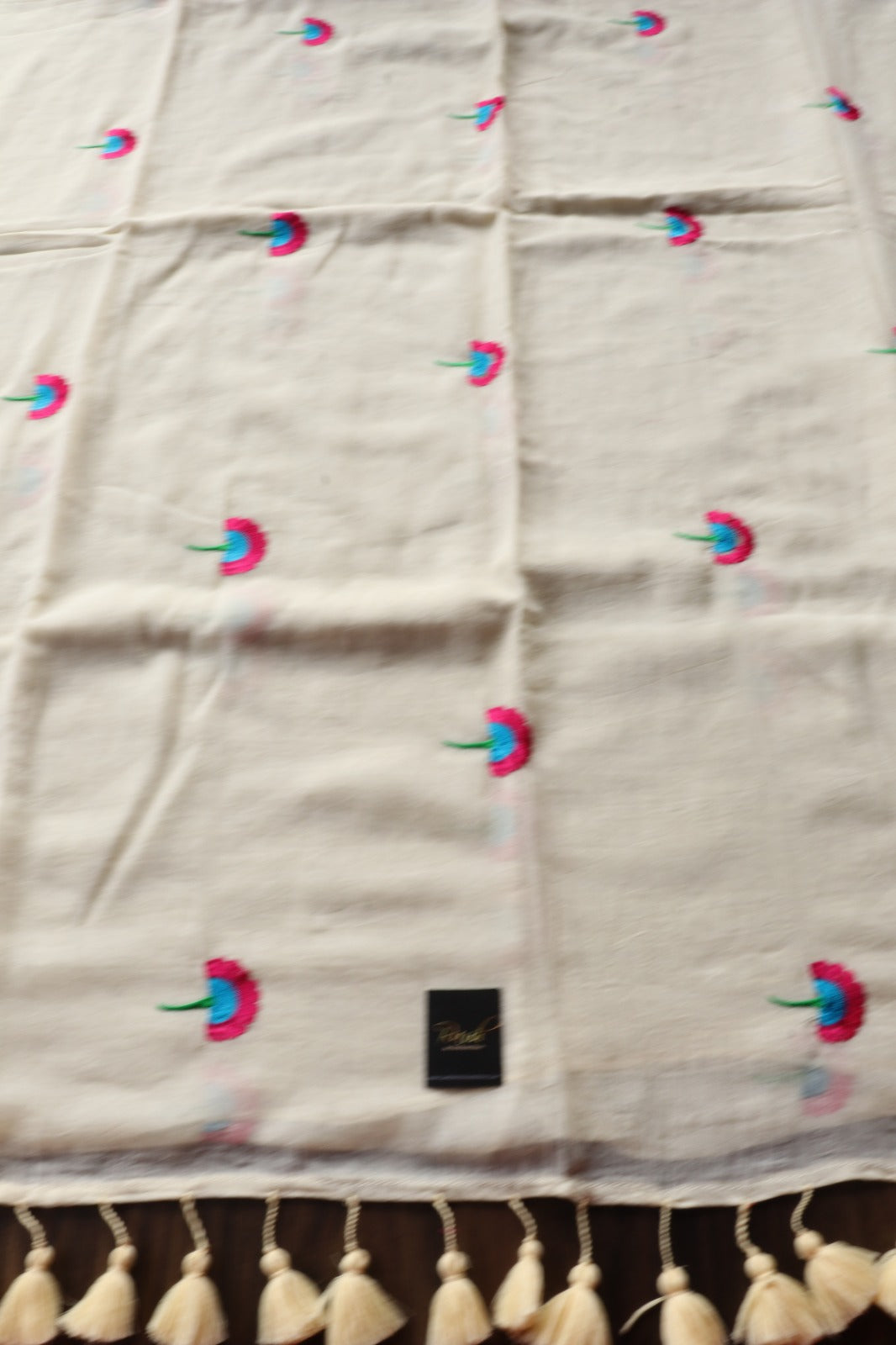 CREAM MULMUL FLORAL EMBROIDERY SAREE