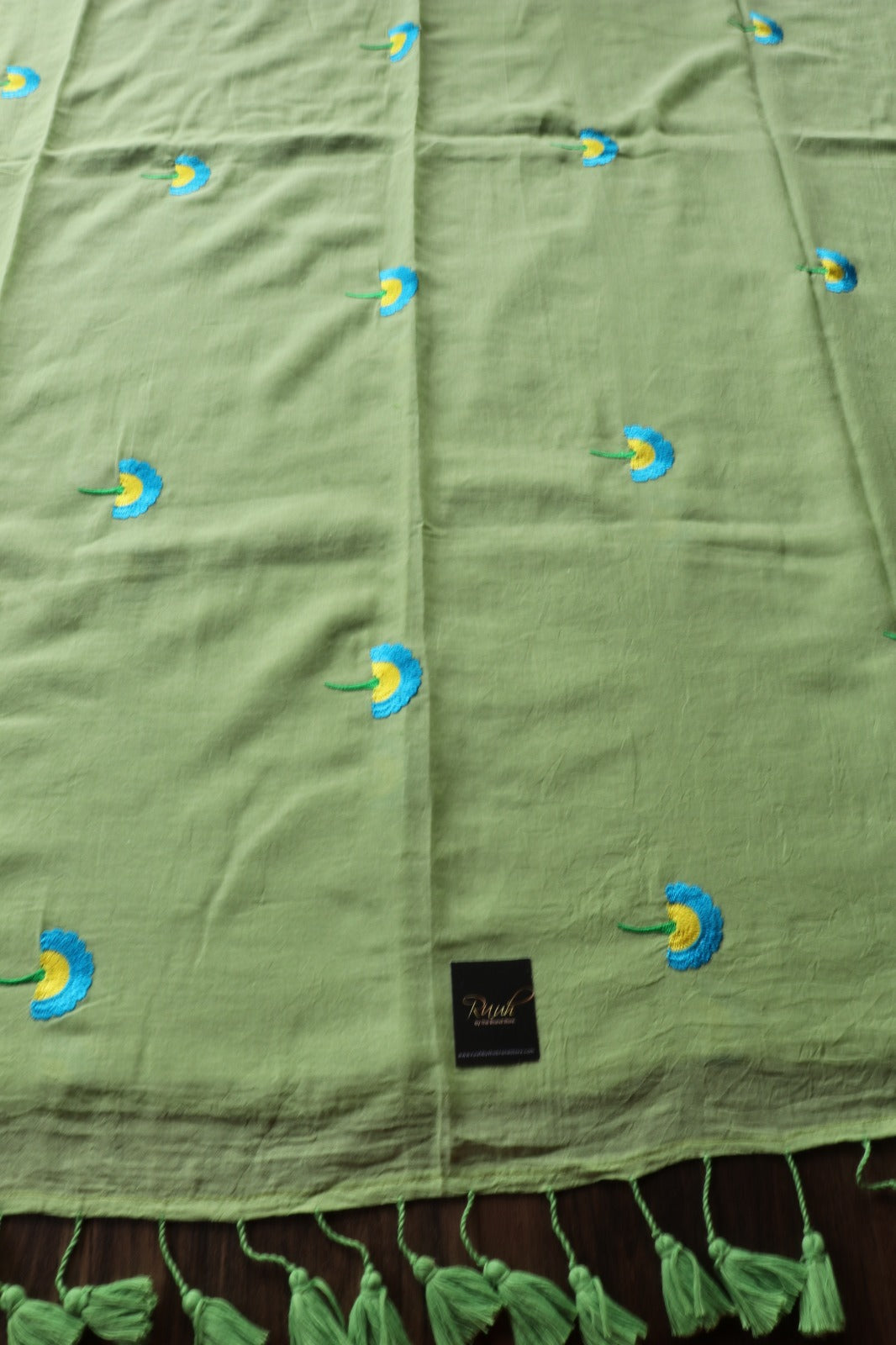 PASTEL GREEN MULMUL FLORAL EMBROIDERY SAREE