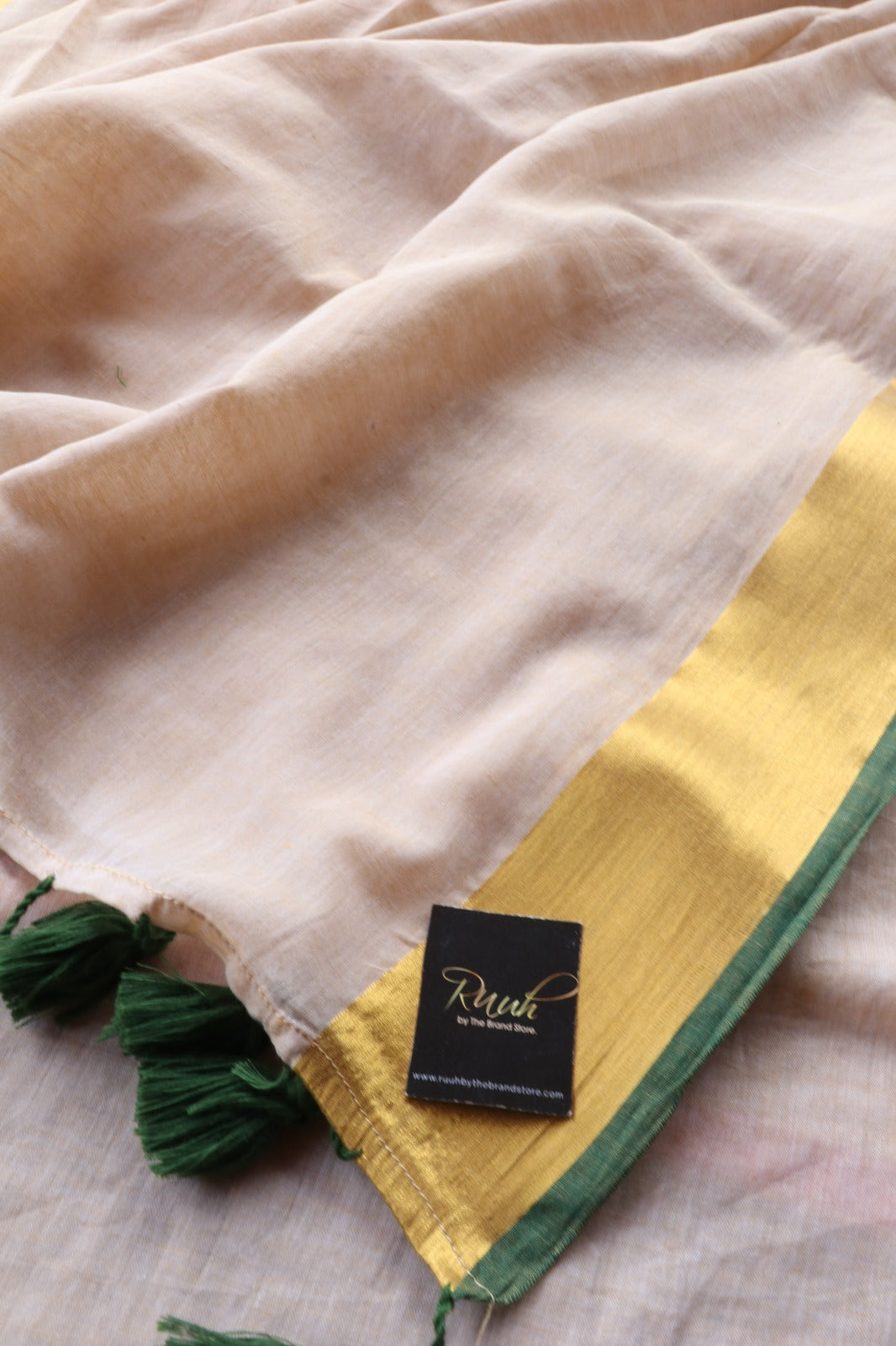 BEIGE MULMUL SAREE WITH GREEN EDGING