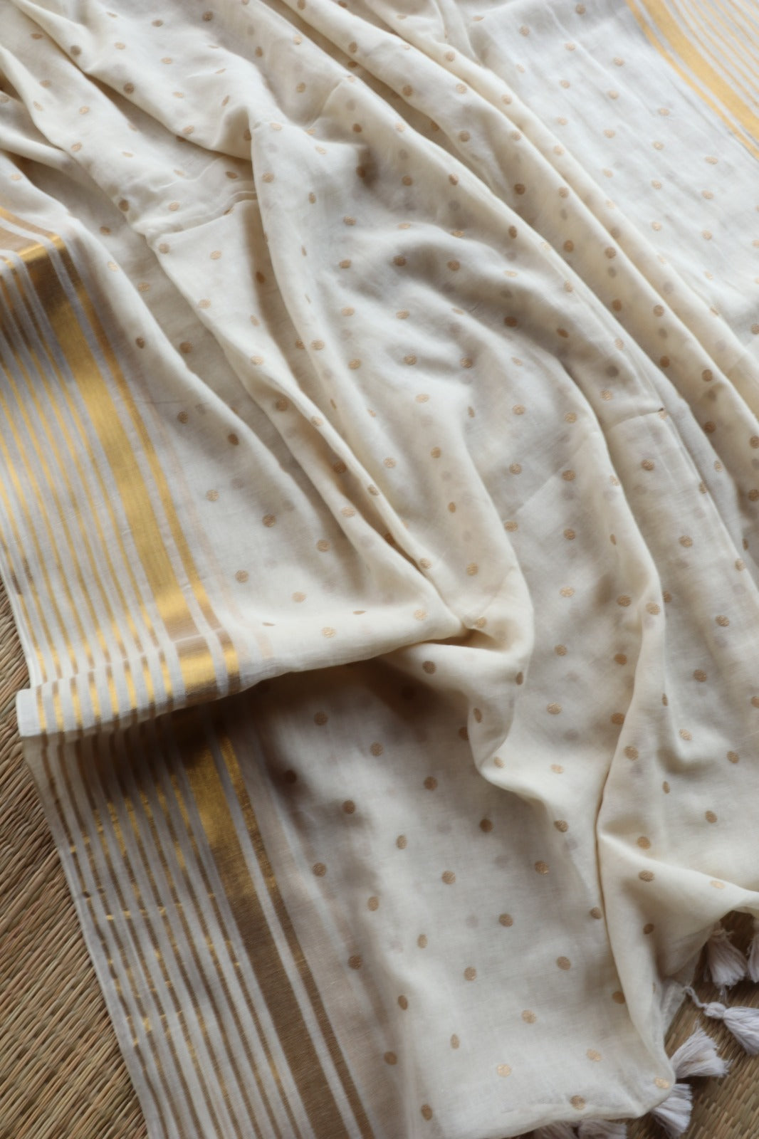 MULMUL SAREE WITH SMALL POLKA DOTS - TBS26VC