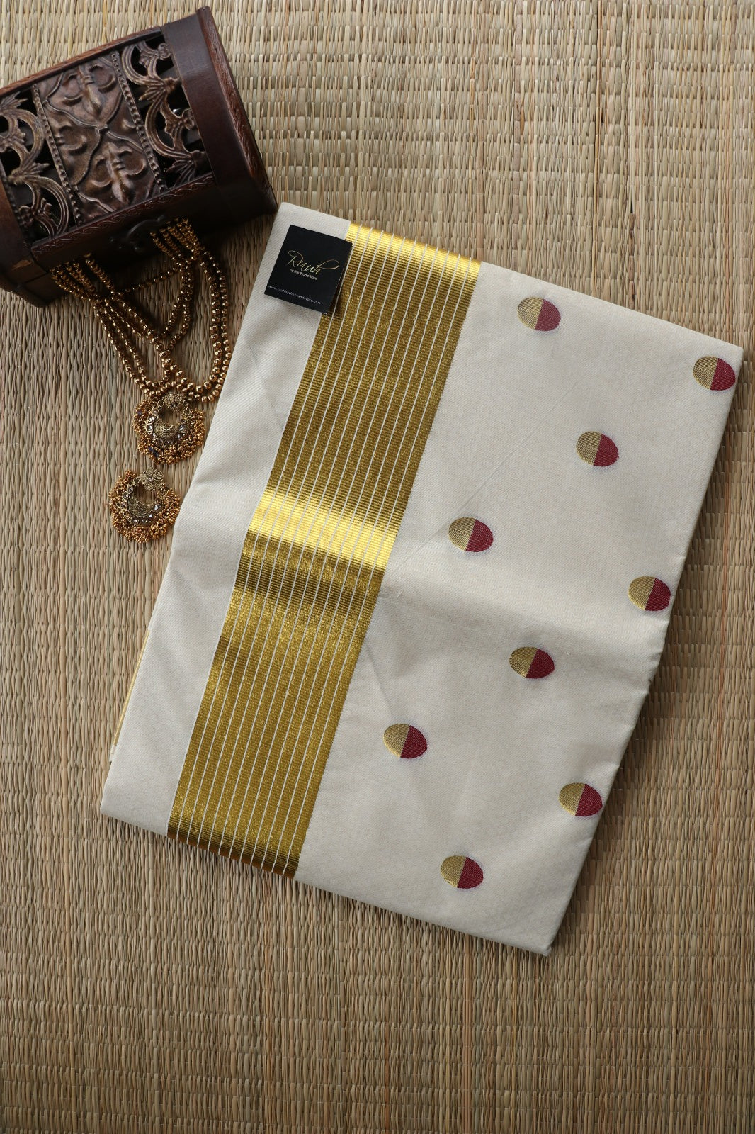 PREMIUM KERALA COTTON WITH MAROON POLKA WEAVING