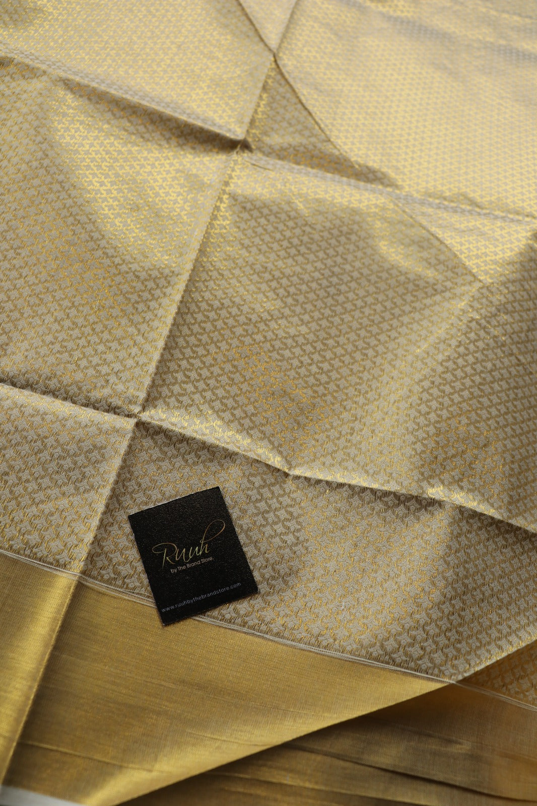 PREMIUM KERALA COTTON WITH MAROON POLKA WEAVING