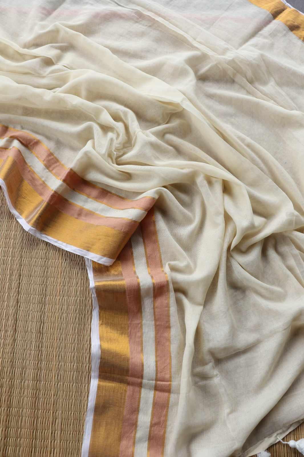 MULMUL WITH PATTERN BORDER