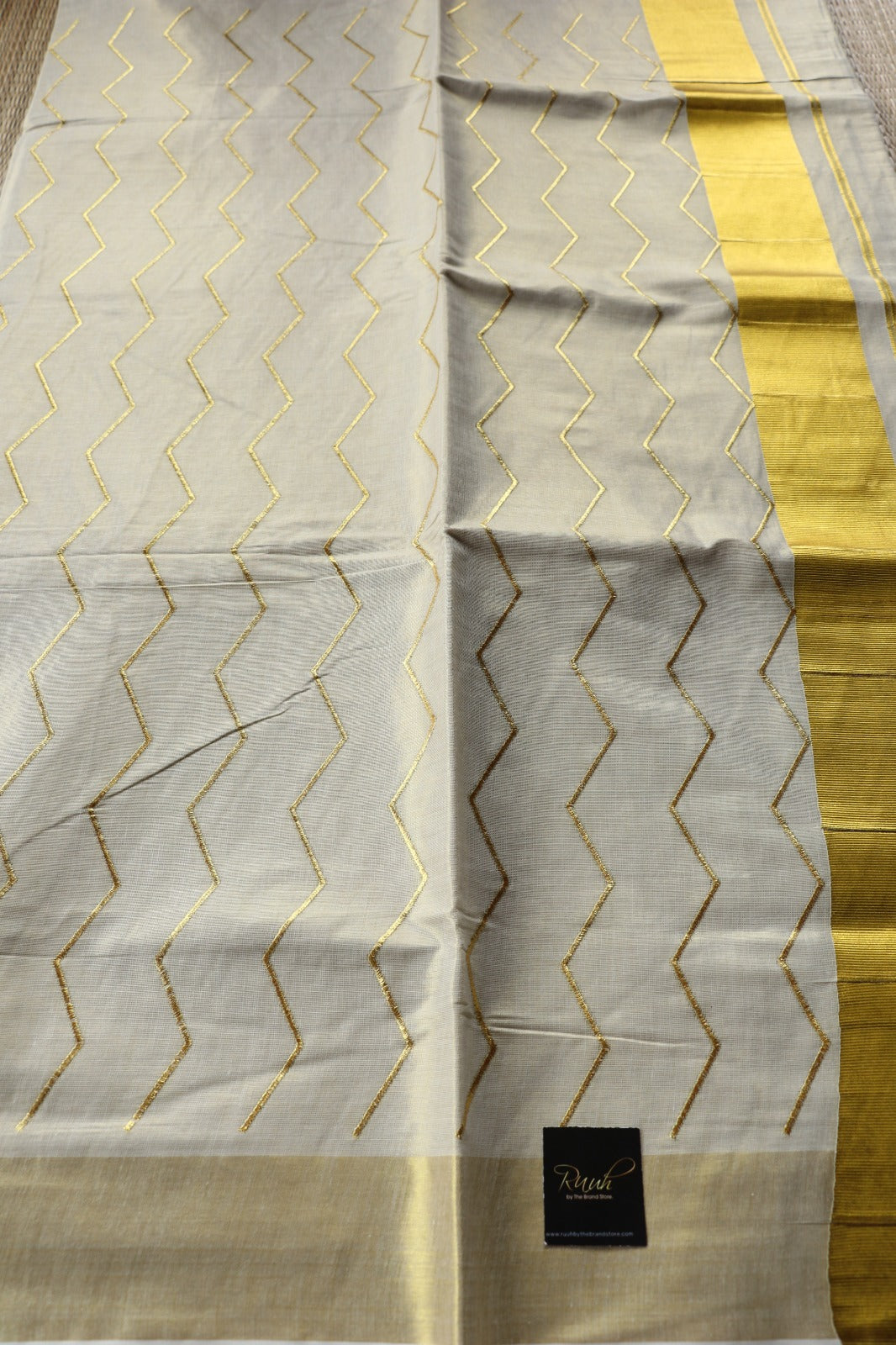 TISSUE ZIZGZAG EMBROIDERY