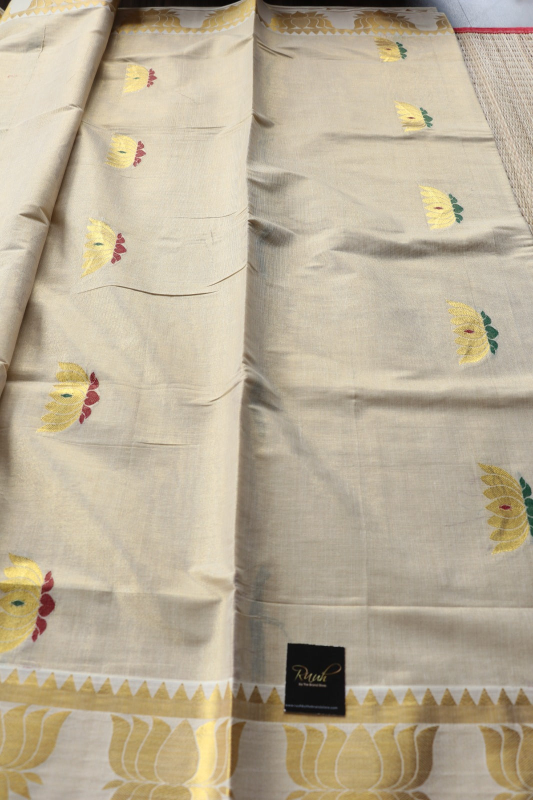 LOTUS EMBROIDERY ON PREMIUM KERALA TISSUE- GREEN & MAROON