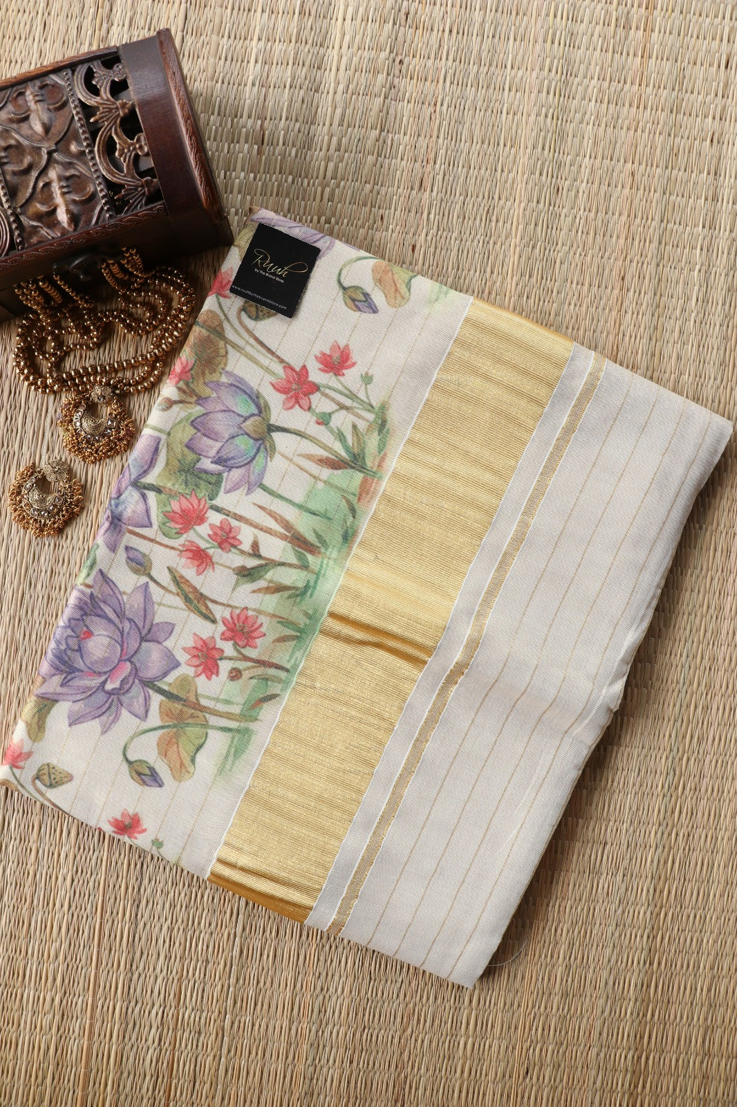 KERALA STRIPE TISSUE WITH LOTUS PRINT