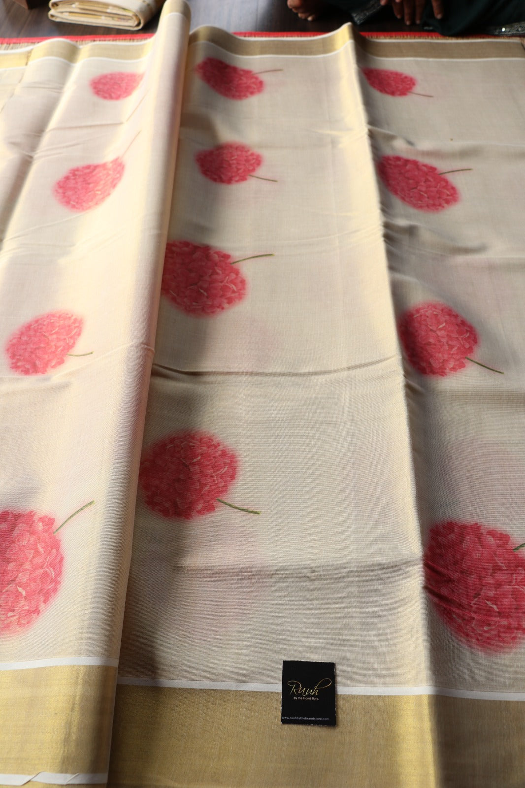 KERALA TISSUE WITH FLORAL PRINT