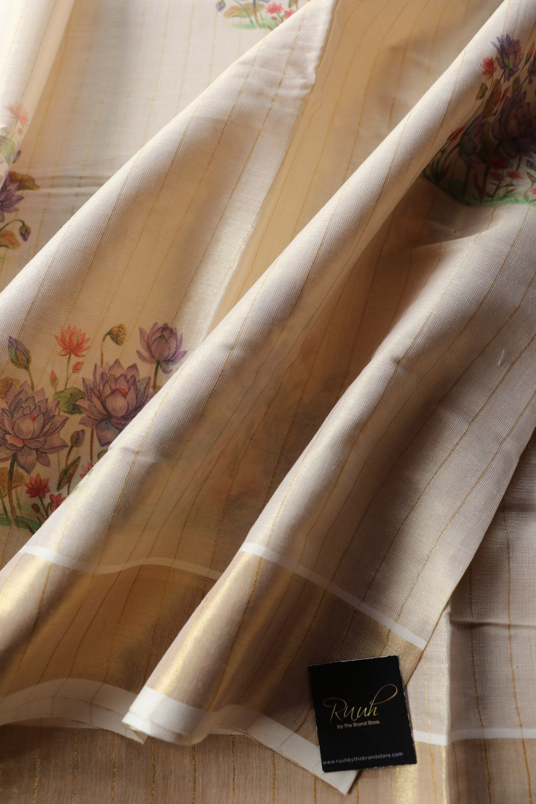 KERALA STRIPE TISSUE WITH LOTUS PRINT