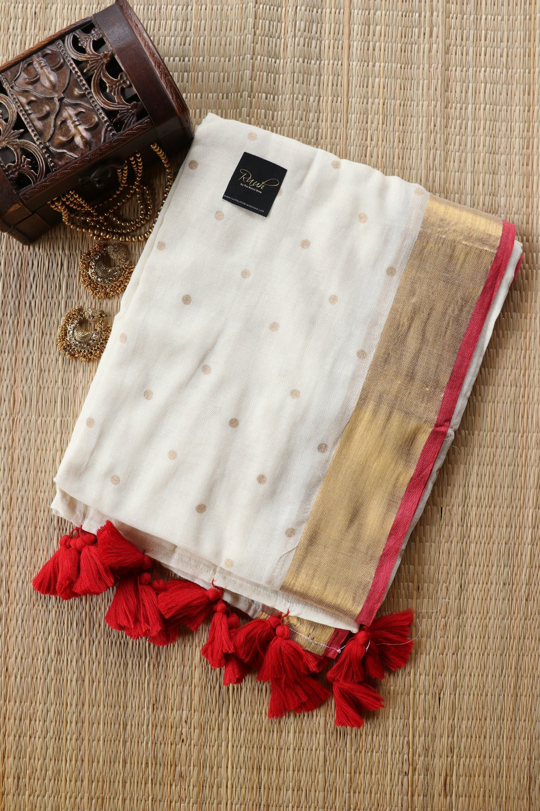 MUL COTTON WITH ZARI BORDER AND POLKA