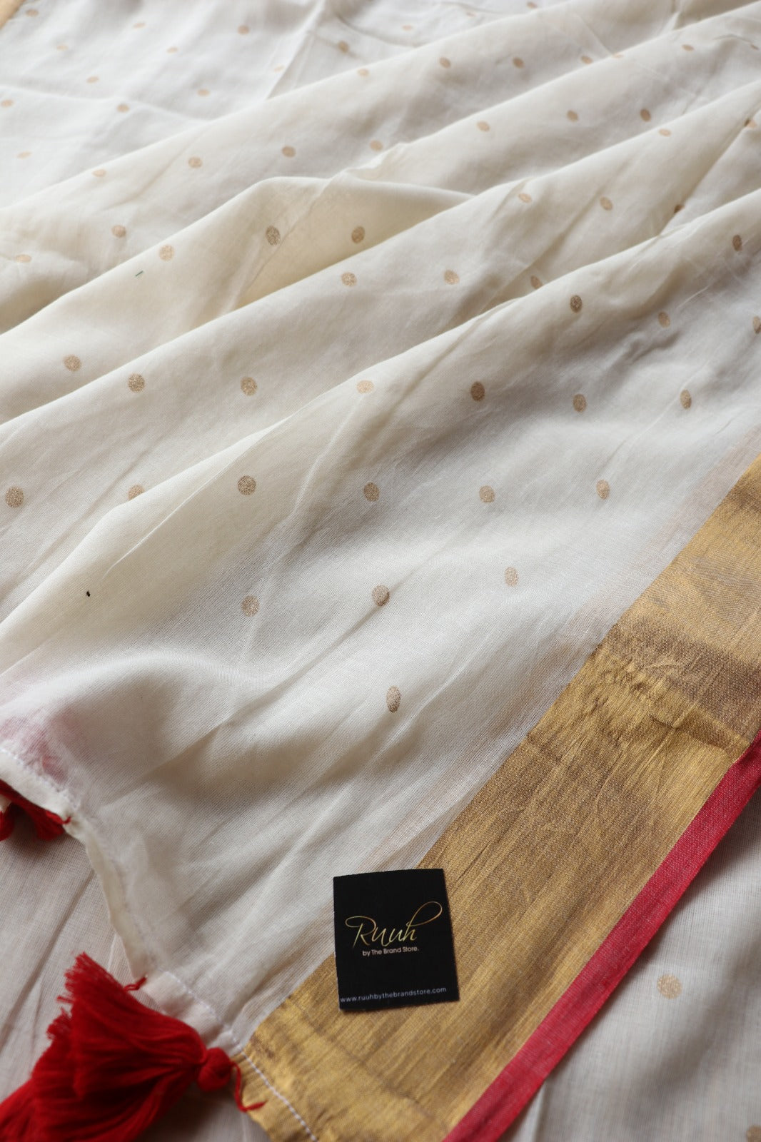 MUL COTTON WITH ZARI BORDER AND POLKA