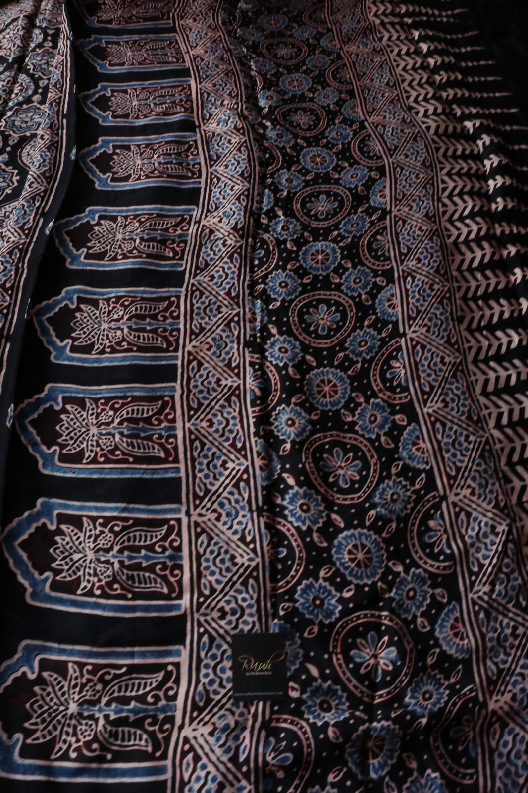 AJRAKH MODAL SILK 1 - TBS26AM